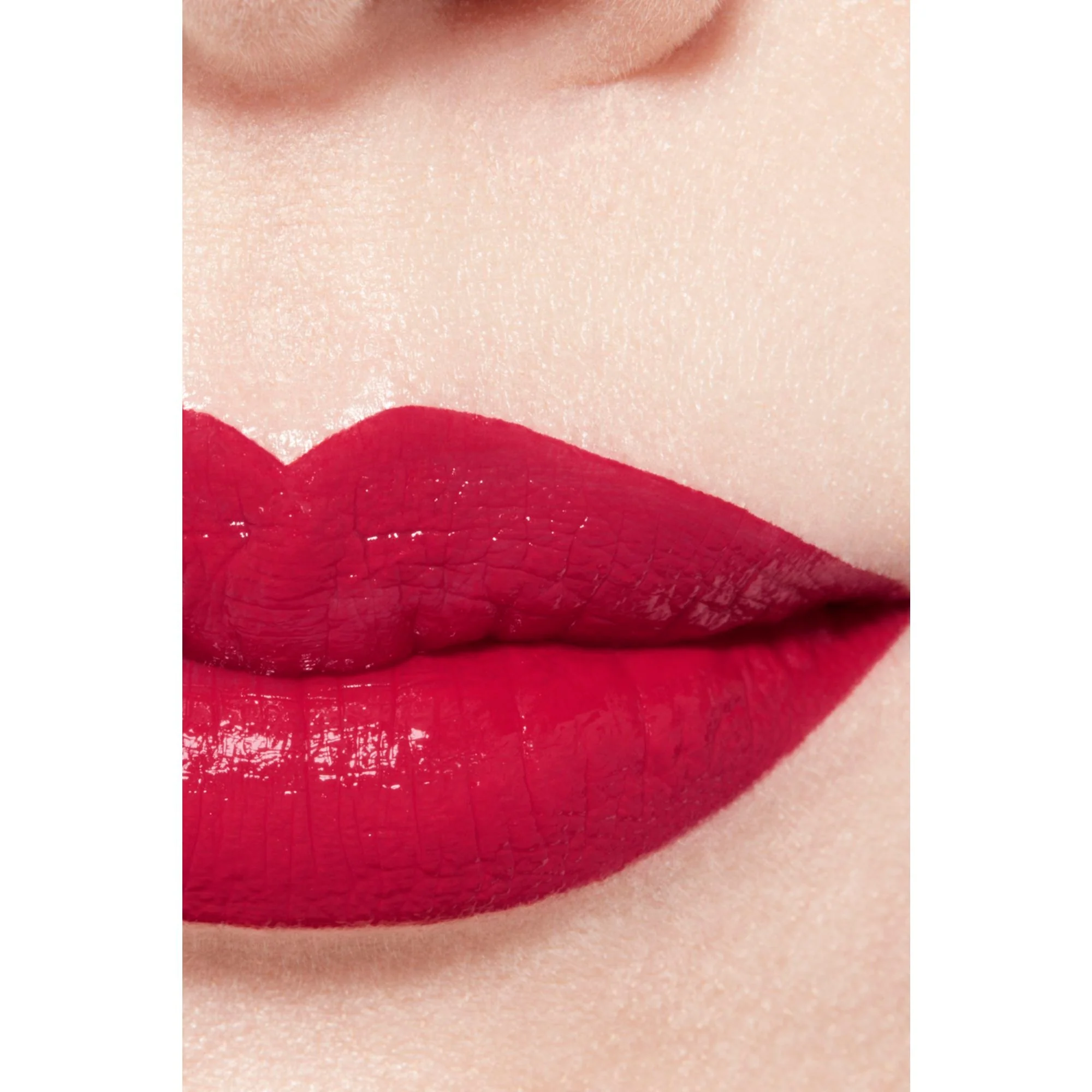 ROUGE ALLURE LAQUE - ИЗУЗЕТНО ТРАЈАН, СЈАЈАН ФЛУИДНИ РУЖ ЗА РУЖ