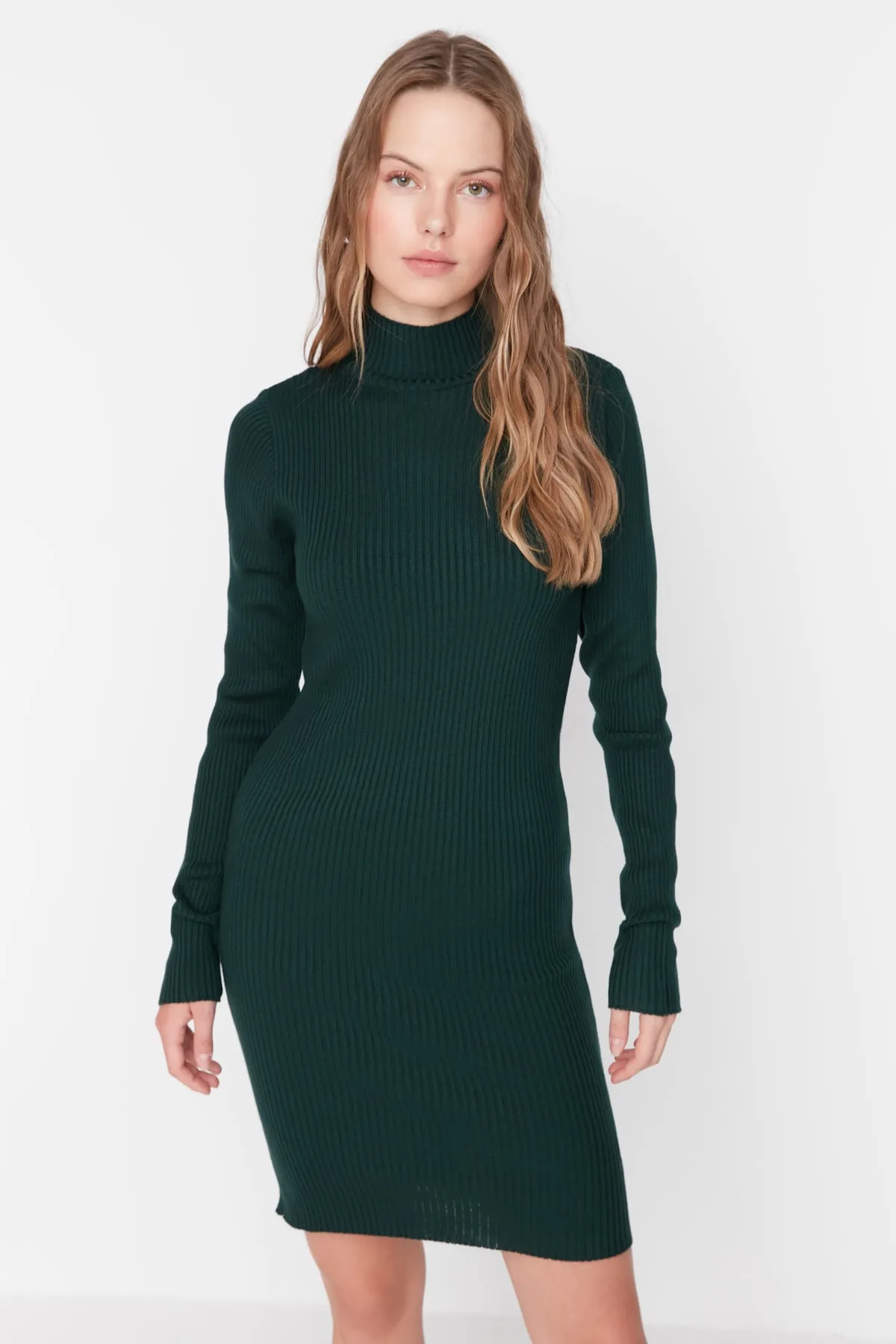 Trendyol Collection  Smaragdgrünes Mini-Strickkleid mit Accessoire-Detail TWOAW23EL01389