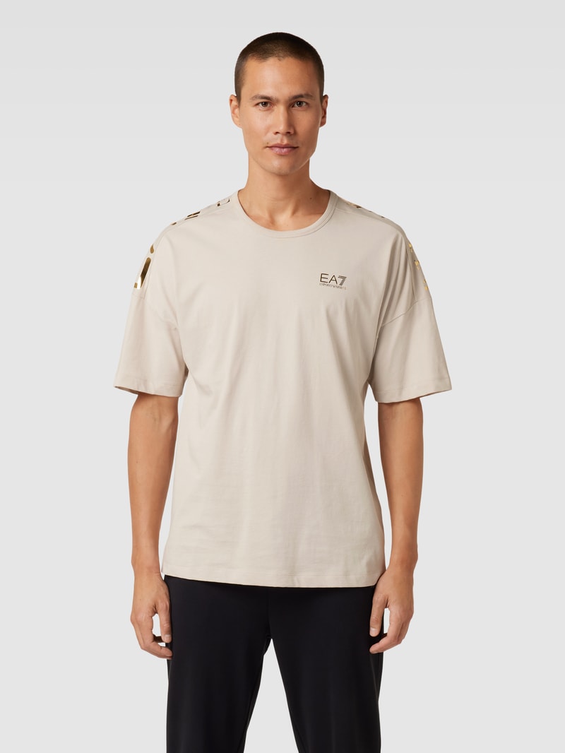 T-Shirt mit Label-Print in beige