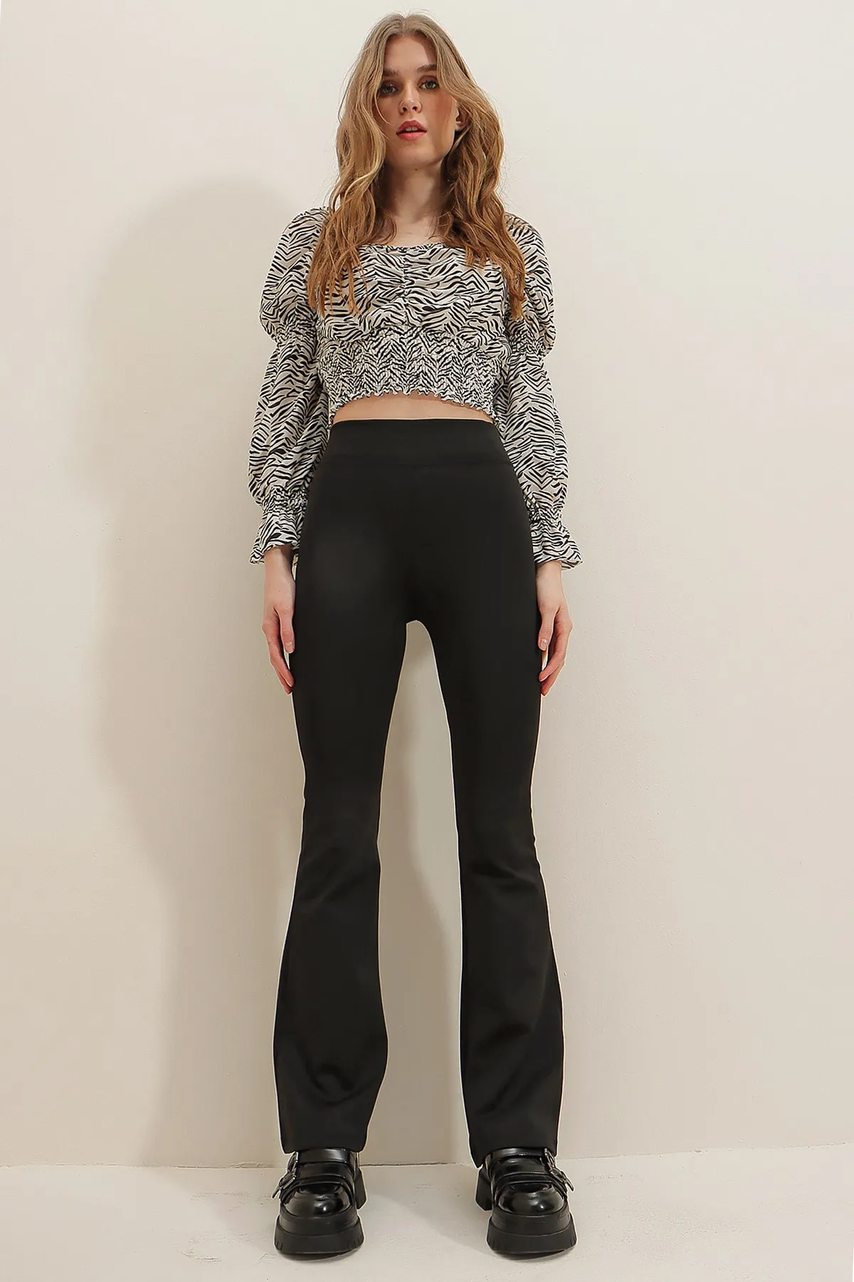 Trend Alaçatı Stili  Schwarze High Waist Flare Scuba-Hose für Damen ALC-X7798