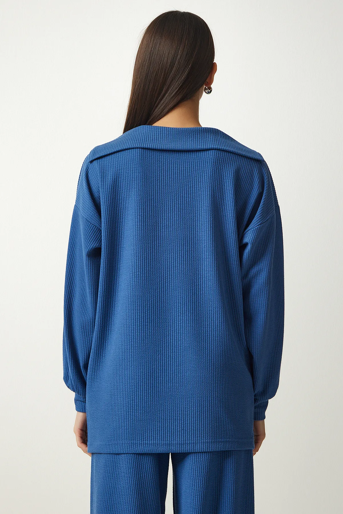 Happiness İstanbul  Damen-Set aus schnurgebundener Strickbluse und Hose in Indigoblau EW00004