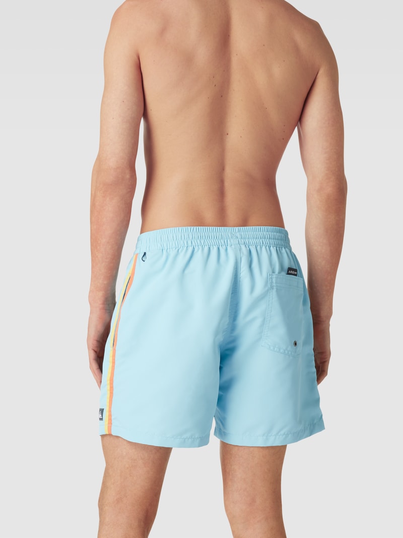 Badehose mit Kontraststreifen in hellblau