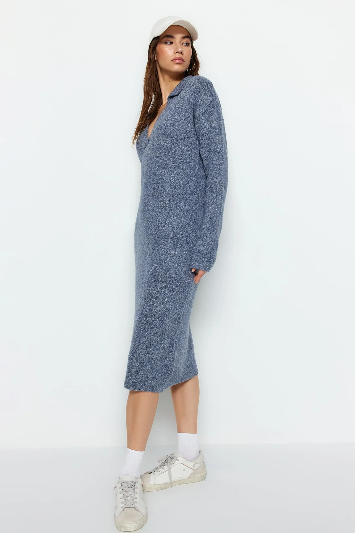 Trendyol Collection  Blaues Midi-Strickkleid aus Wolle mit Rollkragen TWOAW24EL00009
