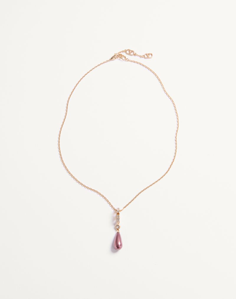 Colar com pingente VLogo Signature em metal, cristais Swarovski® e gotas de vidro.