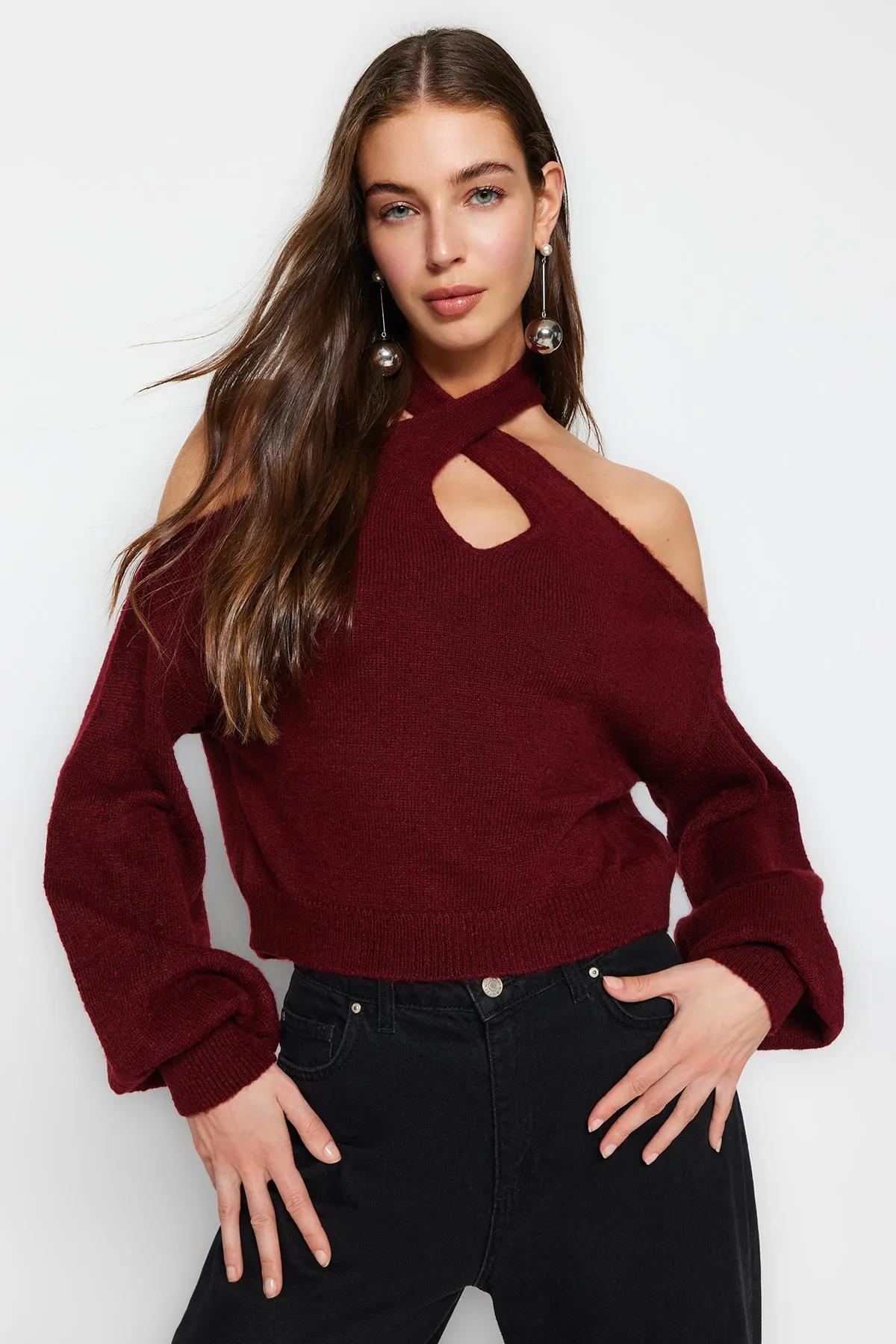 Trendyol Collection  Weinroter Strickpullover mit weicher Textur und Fenster/Ausschnitten TWOAW24KZ00166