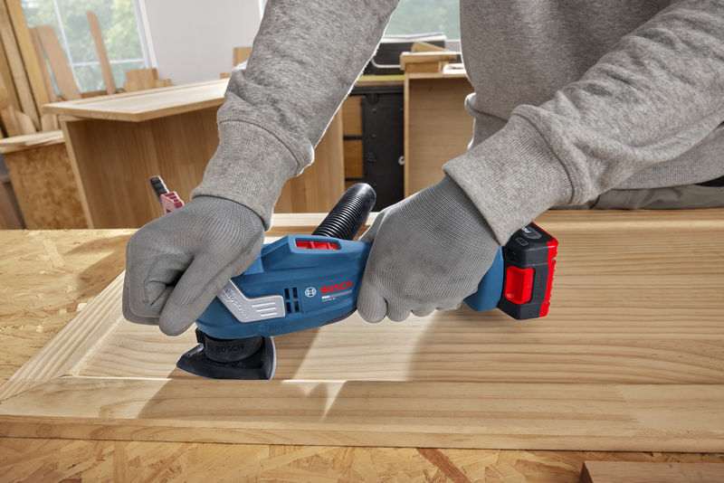 Outil multifonction sans fil Bosch Blue 06018G3000 GOP18V-30 (batterie et chargeur non inclus, lame de scie PAIZ 32 APB incluse dans la boîte).