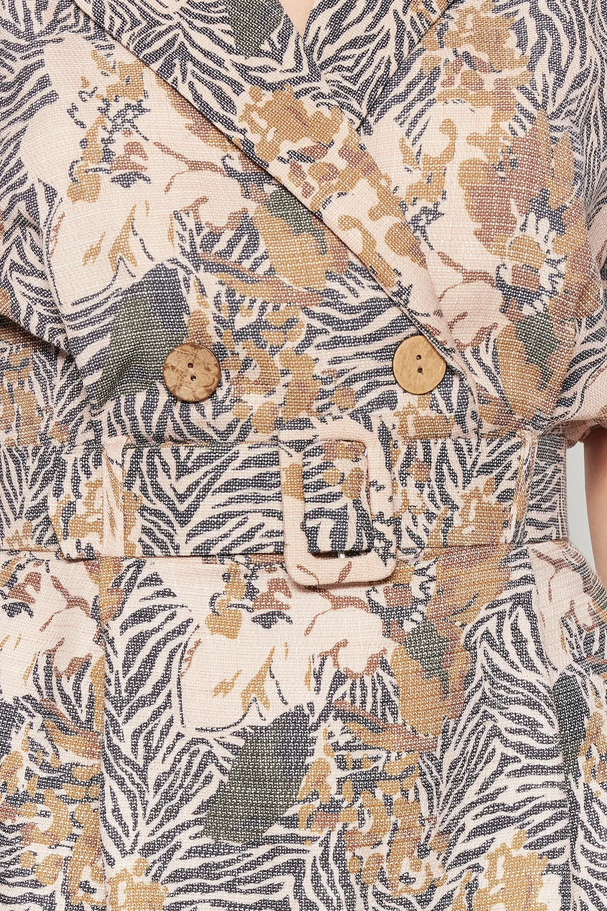 Trendyol Collection  Mehrfarbiges, gewebtes Kleid mit Mini-Animal-Muster-Jacke und Gürtel TWOSS20EL0425