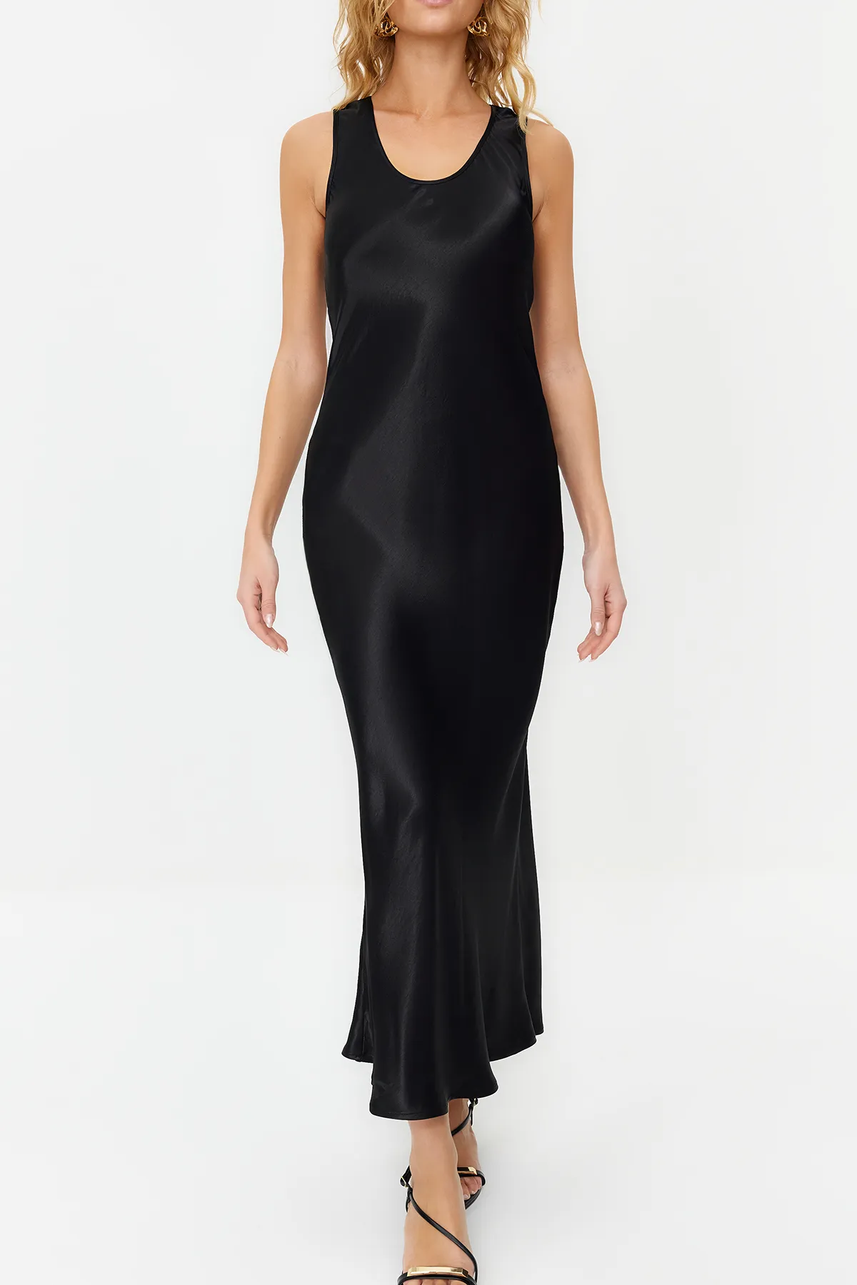Trendyol Collection  Schwarzes, figurbetontes Midikleid aus gewebtem Satin TWOSS24EL00160