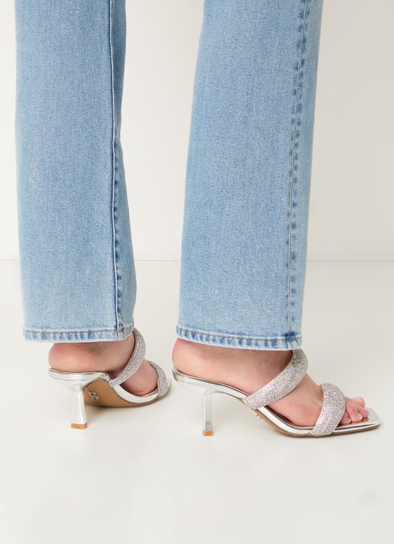 Sandale Steve Madden de lux, împodobite cu strasuri.