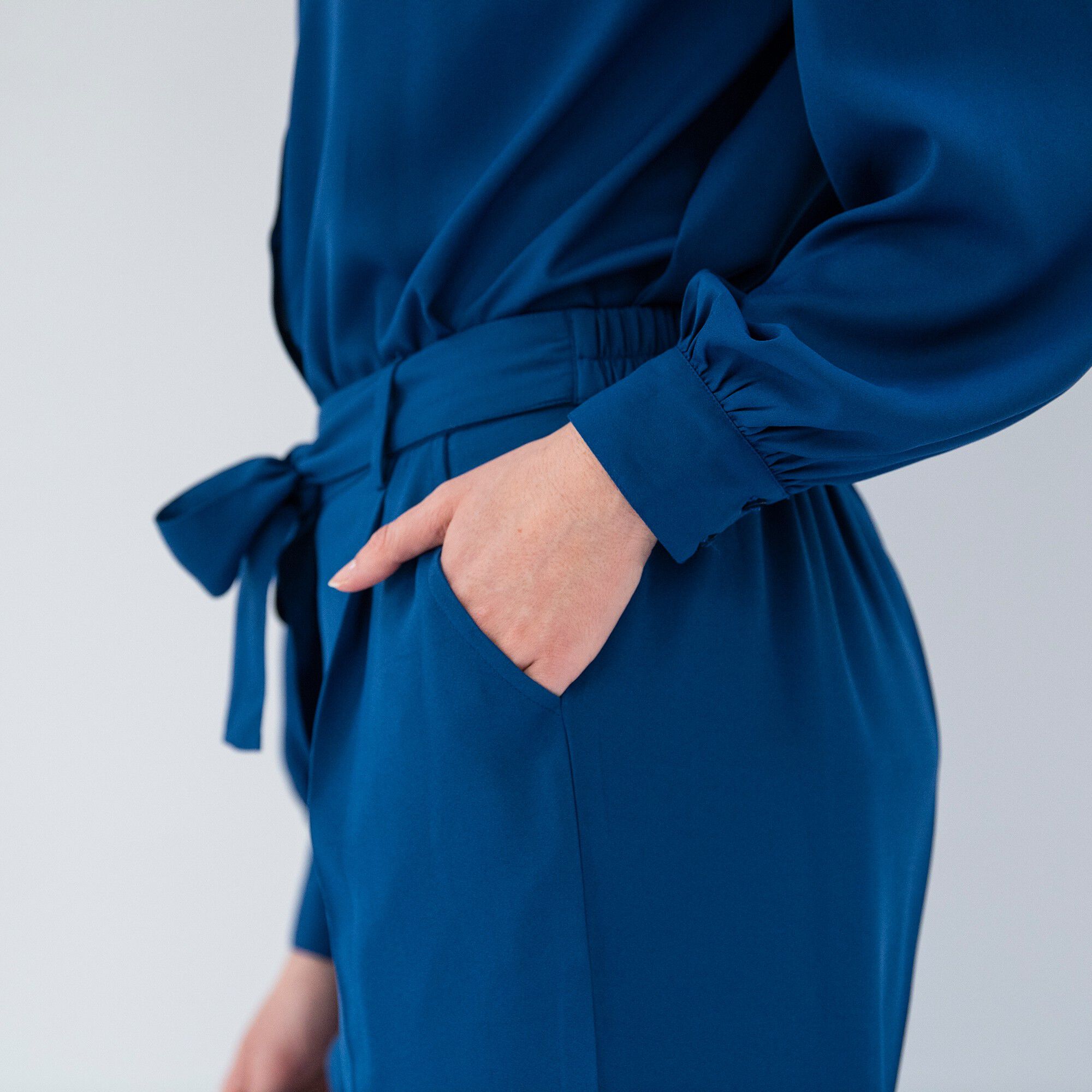 Pantalon large fluide, taille ceinturée, uni