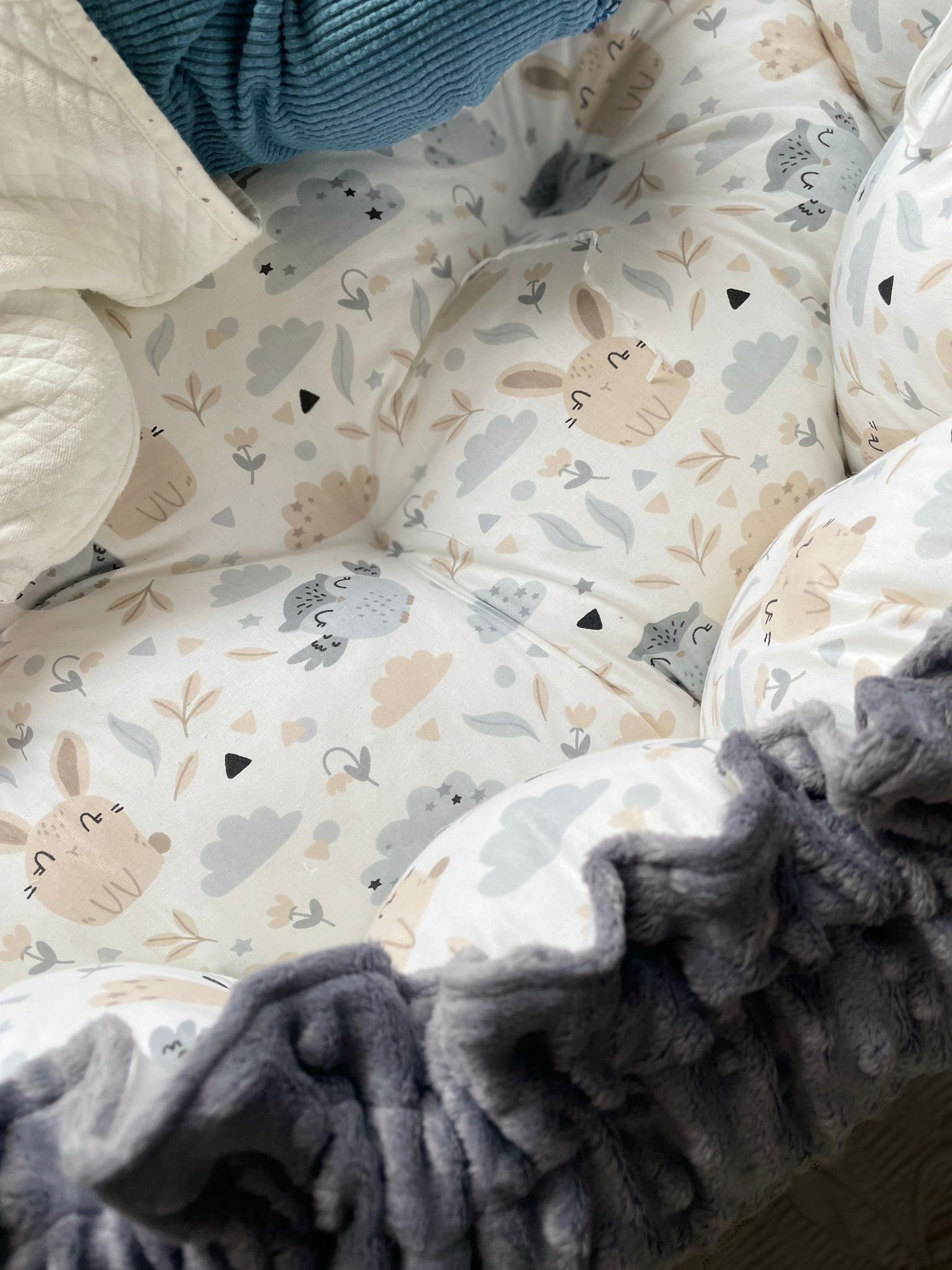 Loolay Bettnestchen MINKY Graphit/ HASE Beige-Weiß ENGELSNEST Babynest, Unterlage, (XXXL ale Nestchen Ø90cm; als Krabbledecke Ø155cm, Original LOOLAY® Babynestchen Spielmatte Reisebett ►SETS MIT ZUBEHÖR), 100% Europäische Stoffe und Kleinserien-Nähen