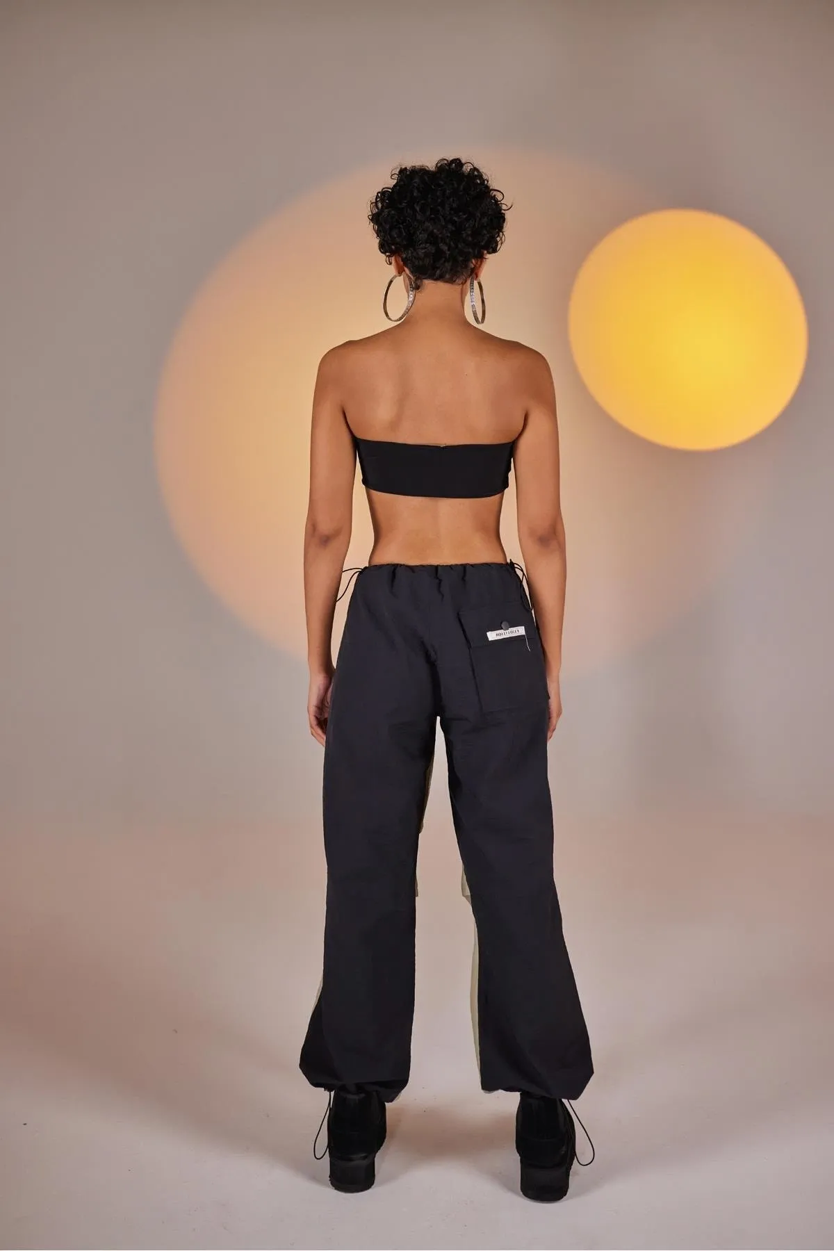 HOLLY LOLLY  Zweifarbige zweifarbige Fallschirmhose mit verstellbarem elastischem Bund und Beinen in Beige