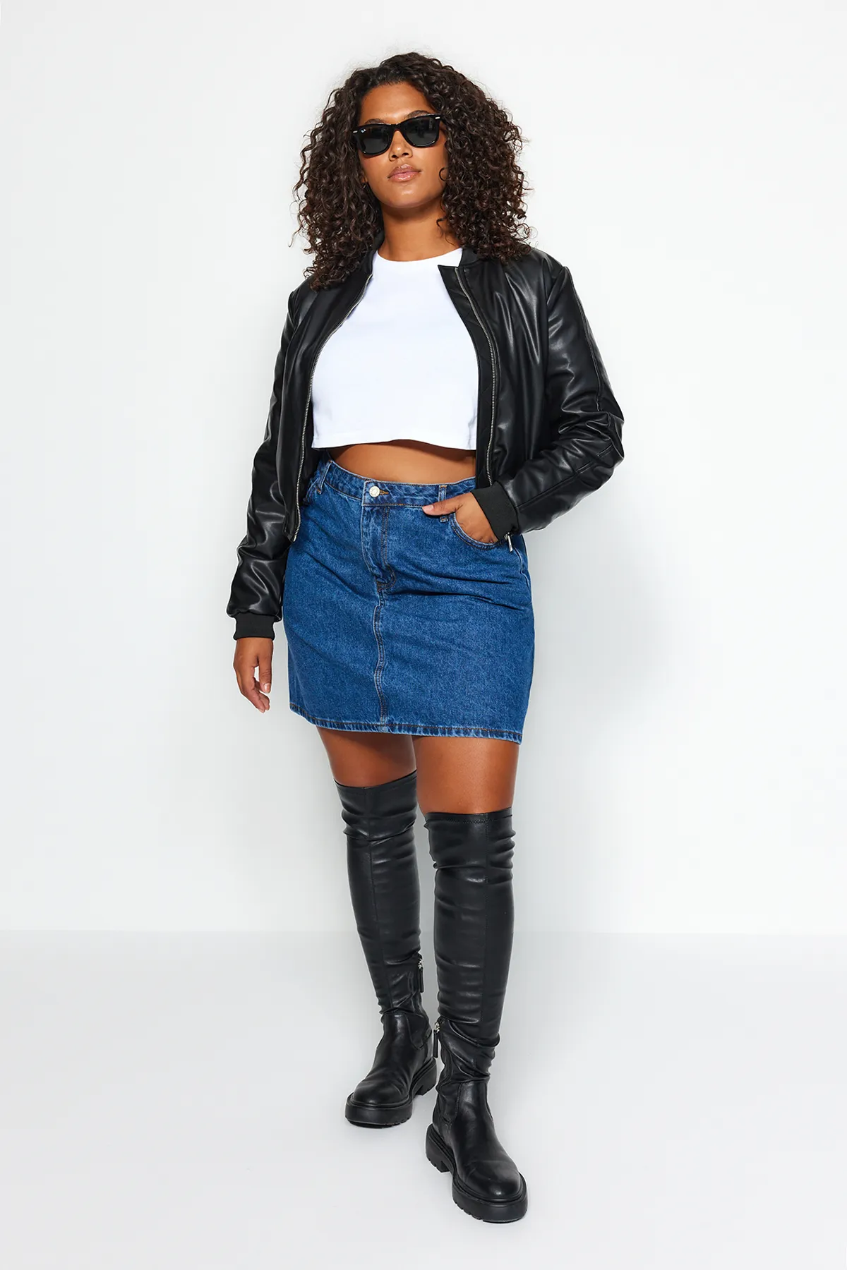 Trendyol Curve  Blauer Jeansrock in A-Form mit hoher Taille TBBAW23AZ00042