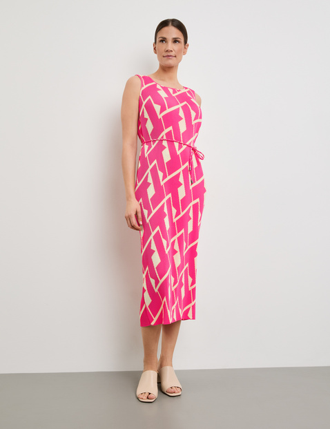 Gemustertes Plisseekleid mit Taillenband