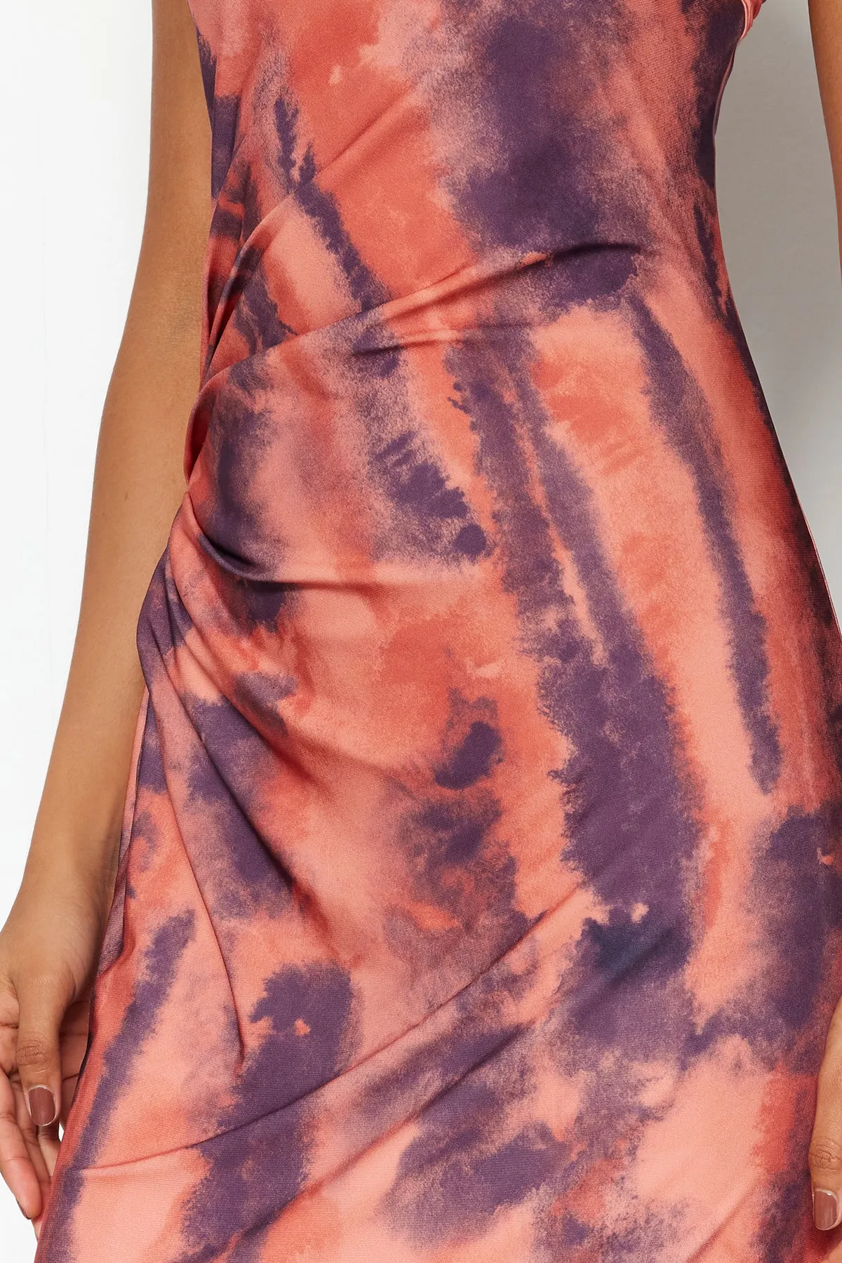 Trendyol Collection  Bedrucktes, tailliertes Midi-Bleistiftkleid aus elastischem Strick mit One-Shoulder-TwOSS23EL01577