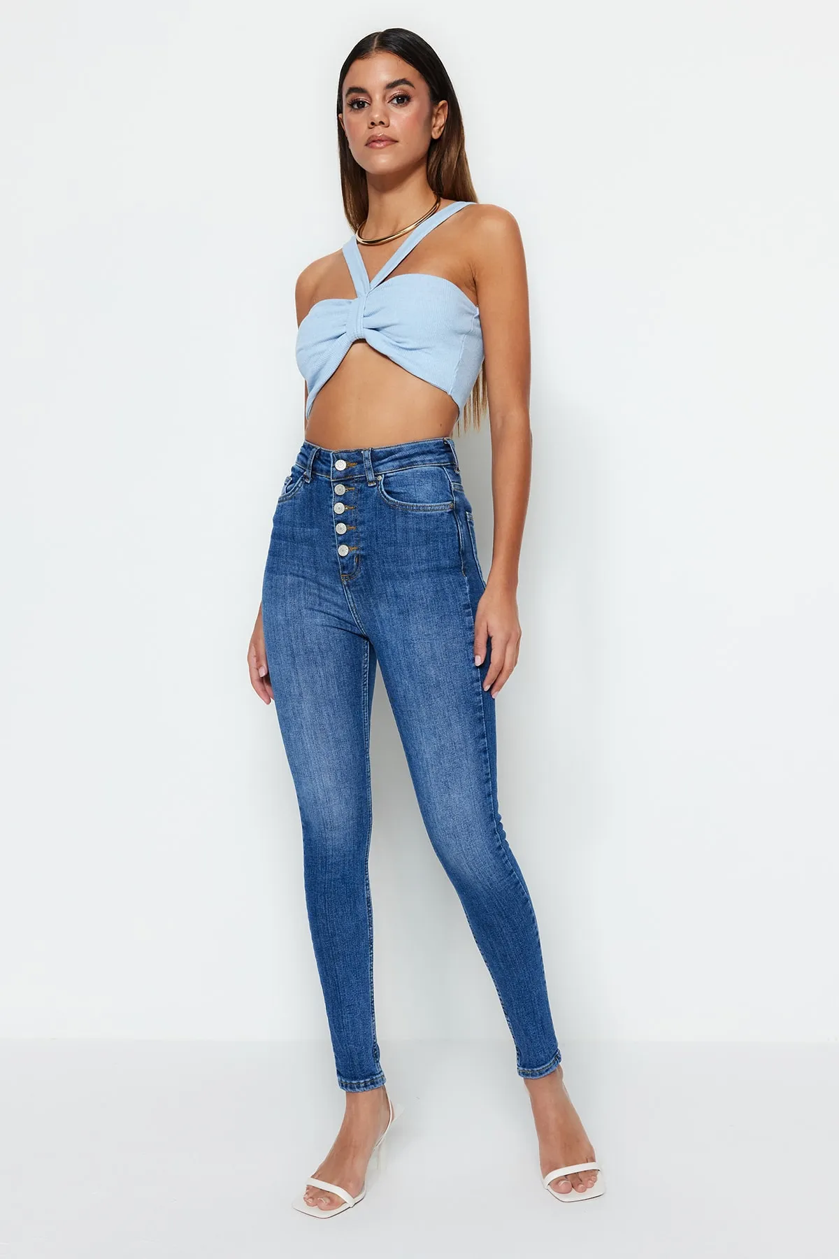 Trendyol Collection  Dunkelblaue Skinny Jeans mit Knopfleiste vorne und hoher Taille TWOSS23JE00077