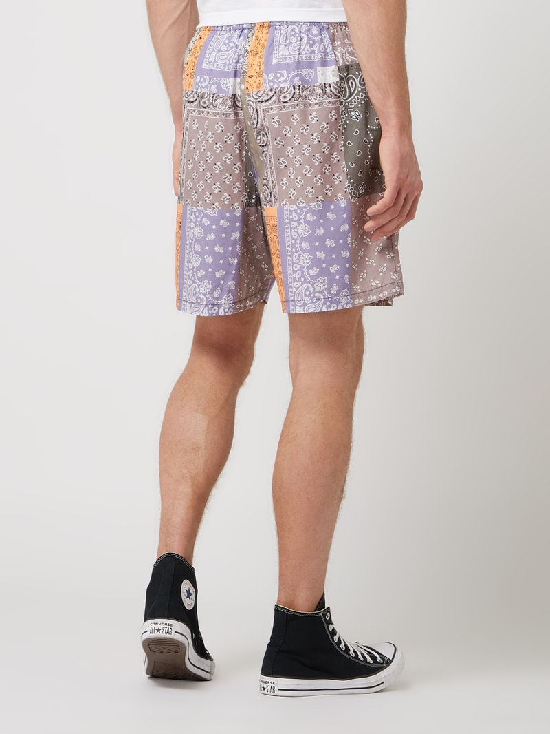 Shorts mit grafischem Allover-Muster in beige