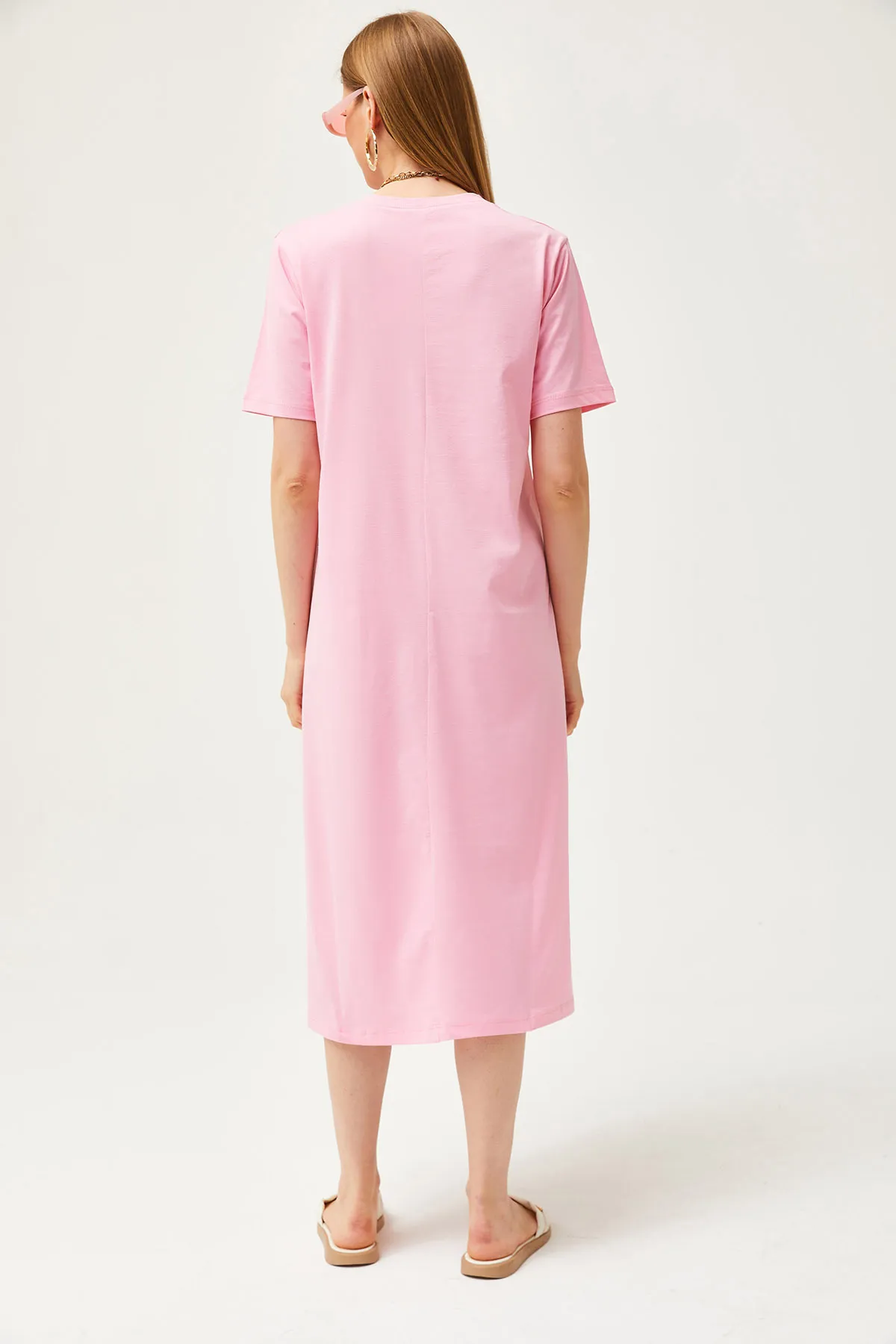 Olalook  Rosafarbenes Oversize-Baumwollkleid mit seitlichem Schlitz für Damen ELB-19001880