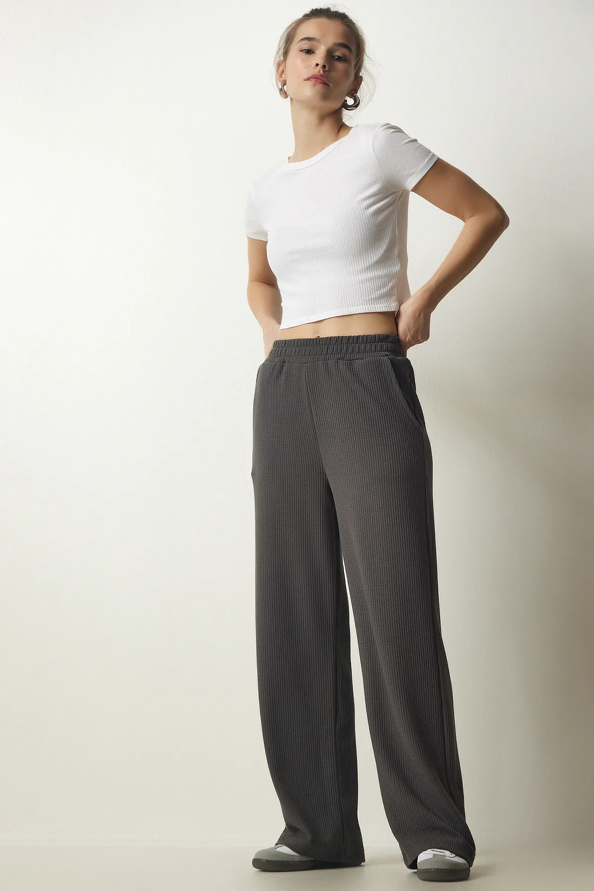 Happiness İstanbul  Geräucherte Cord-Strickhose für Damen EW00005