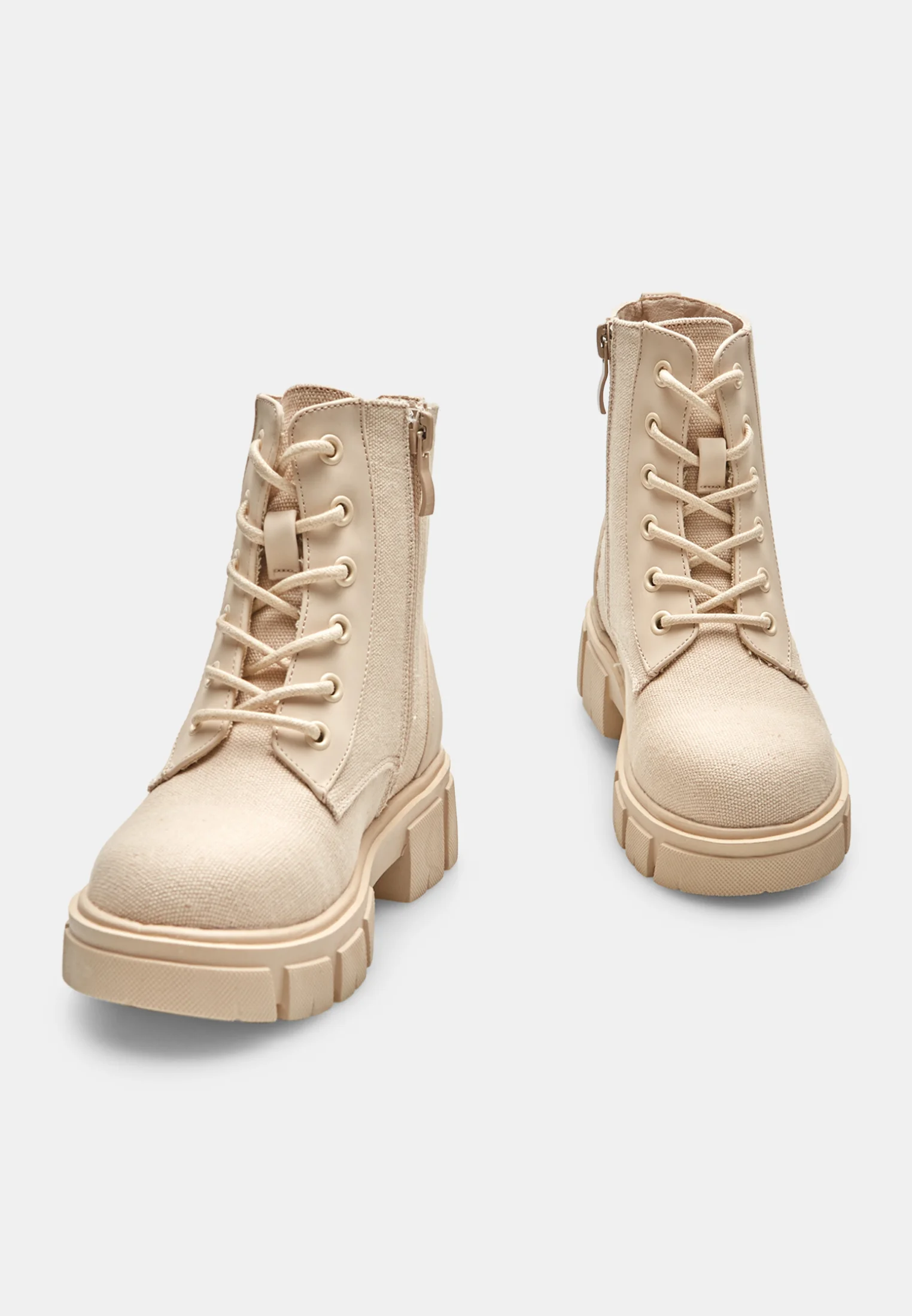 Botines con cordones Bata