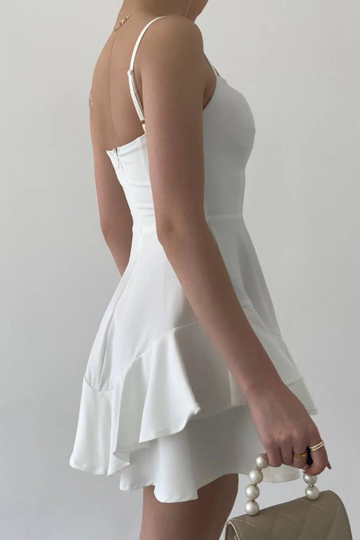 vuvutasarım  Atlas Stoff Dünner Trägerrock Bodendetail Weißes Abendkleid Weißes Abschlusskleid 102
