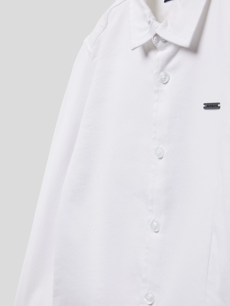 Hemd mit Label-Detail in weiß
