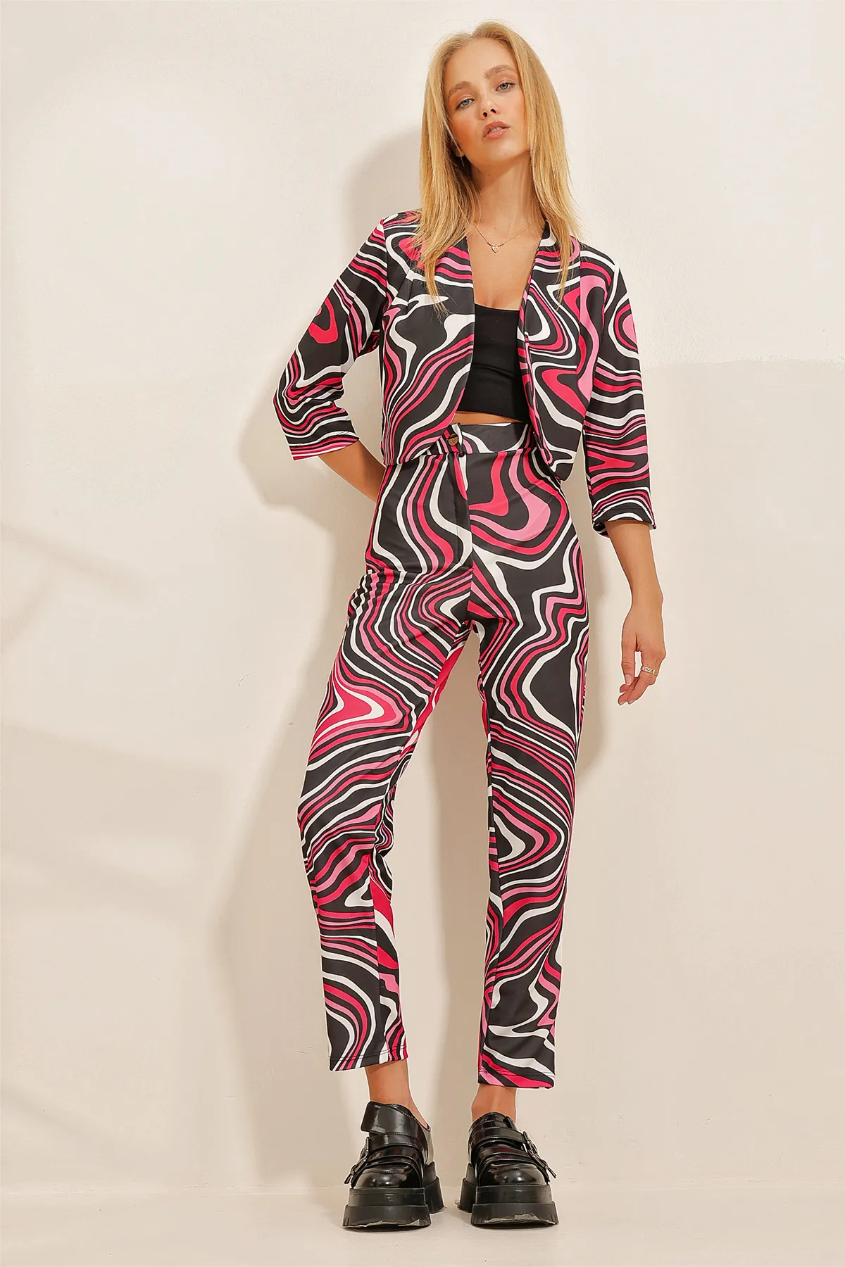 Trend Alaçatı Stili  Fuchsia gemustertes Jacken- und Hosen-Set für Damen ALC-X10820