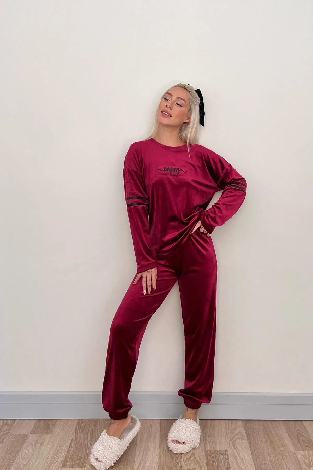 Pijamaevi  Weinrotes, gemustertes, exklusives Damen-Pyjama-Set aus Samt