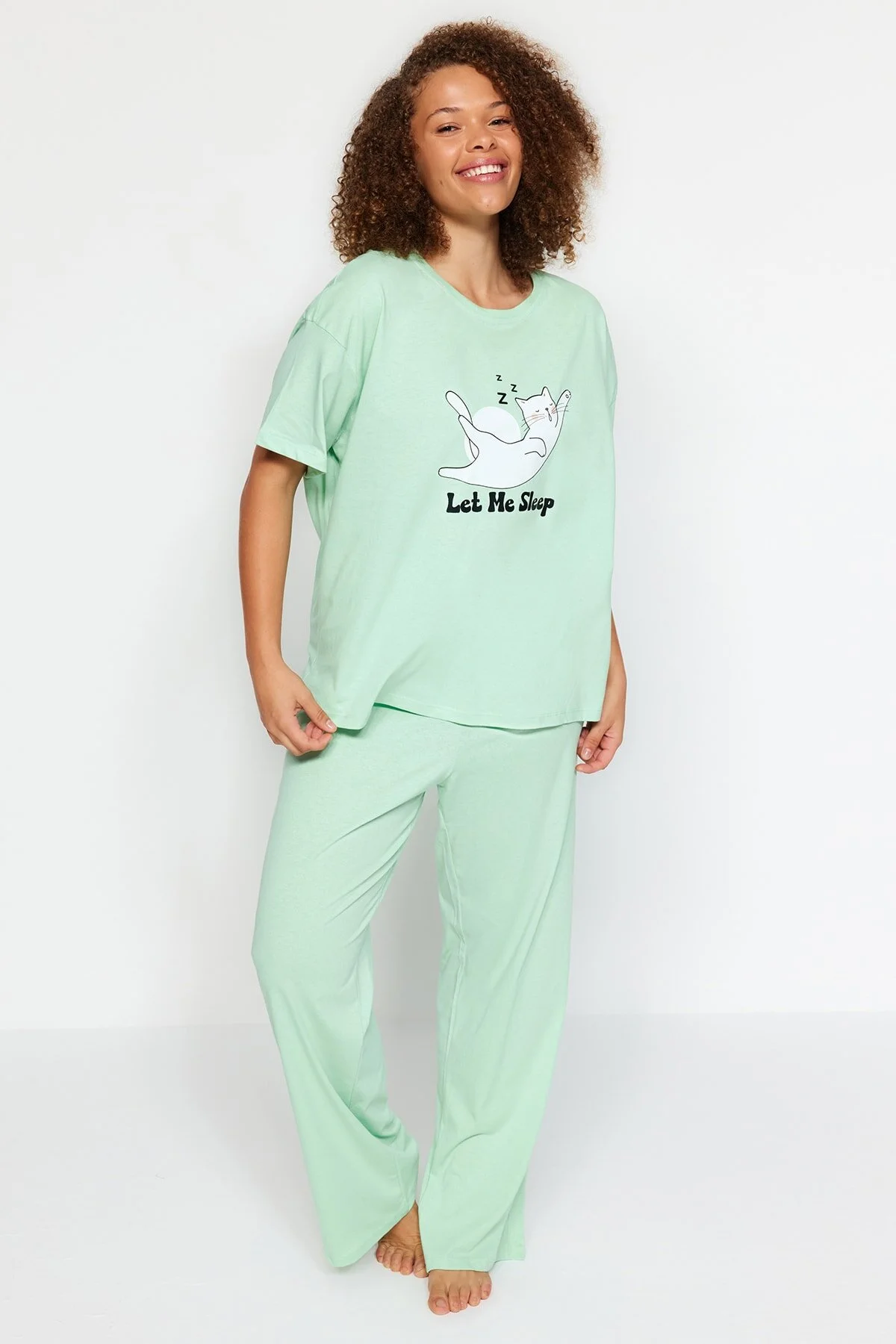 Trendyol Curve  Mintgrünes bedrucktes Pyjama-Set aus Strick TBBAW24AI00003