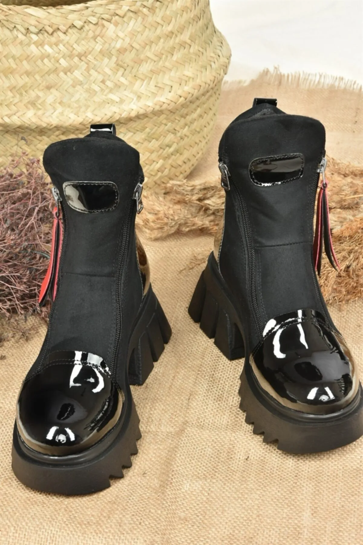 Fox Shoes  Schwarze Wildleder-Damenstiefel mit dicker Sohle L239001802
