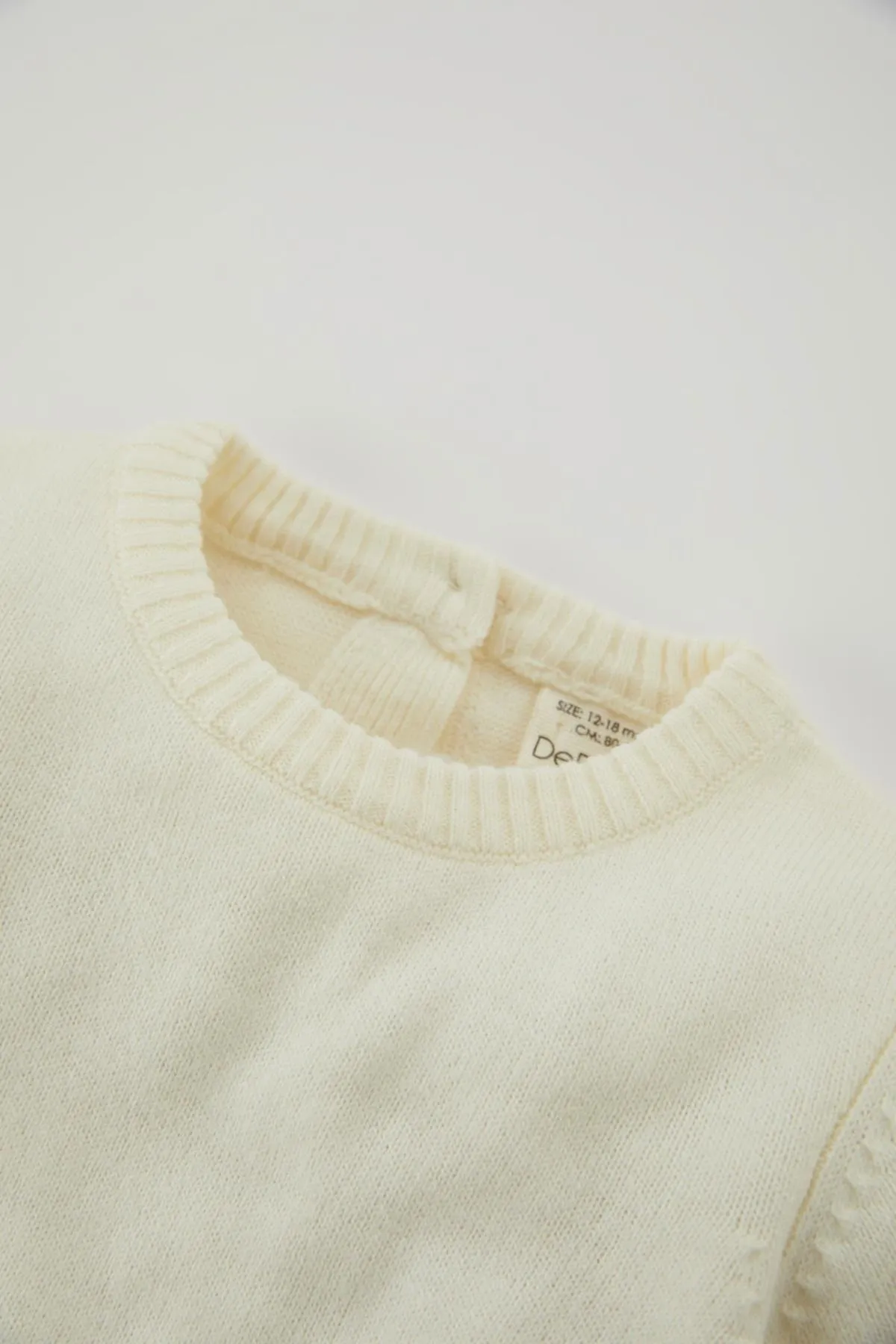 DeFacto  Baby-Mädchen-Pullover mit normaler Passform und Rundhalsausschnitt