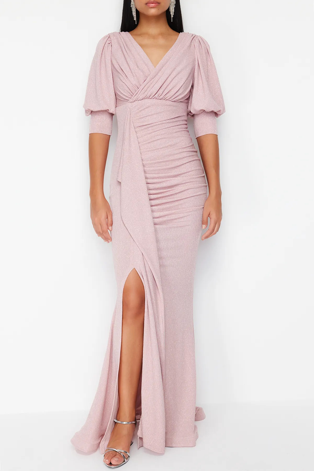 Trendyol Collection  Puderfarbenes, drapiertes, gewebtes, langes, stilvolles Abendkleid TPRSS24AE00104