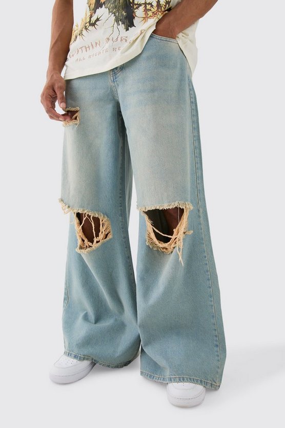 Extrem lockere Jeans in Hellblau mit Riss am Knie