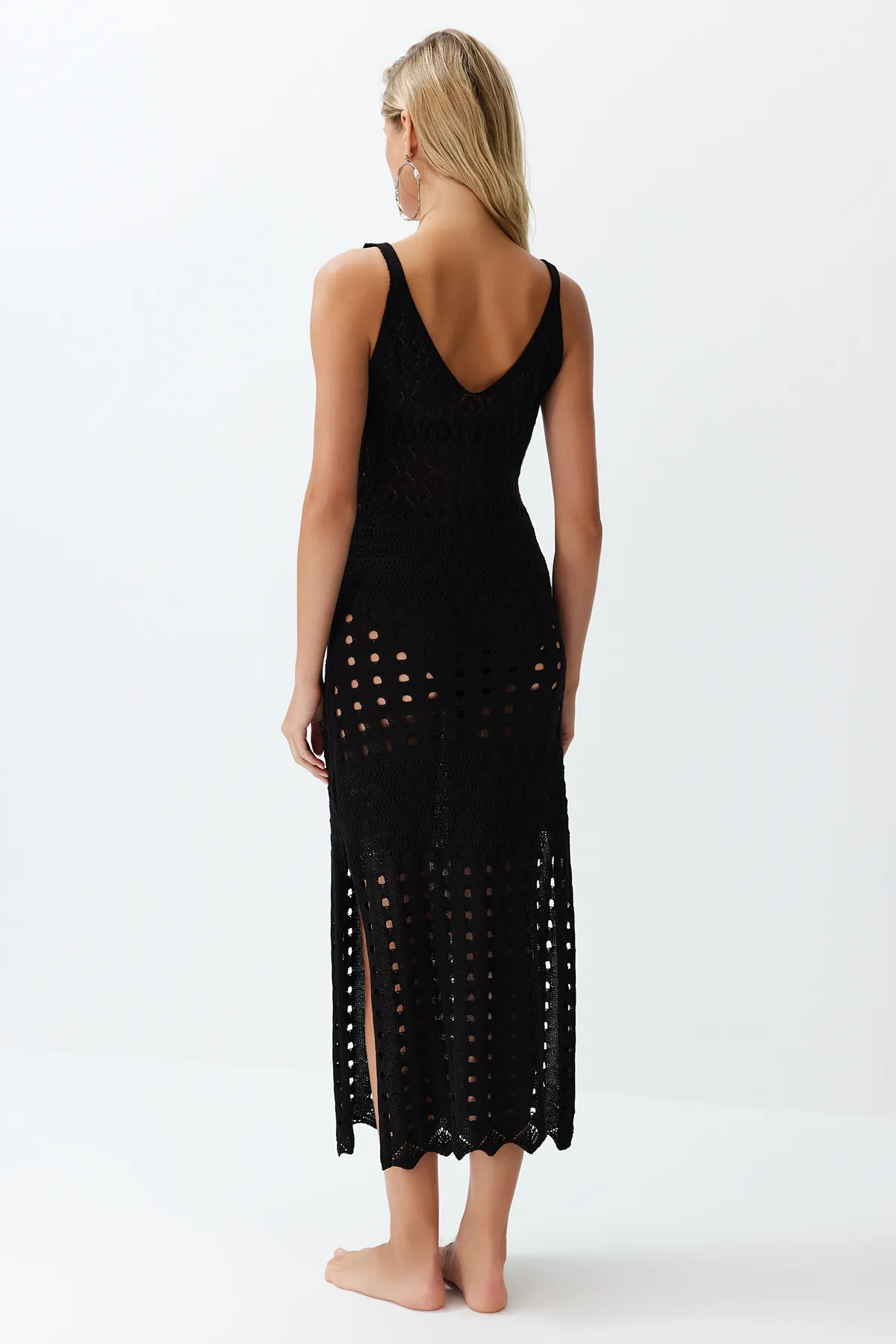 Trendyol Collection  Schwarzes Maxi-Strandkleid im gestrickten Strick-Look TBESS22EL2917