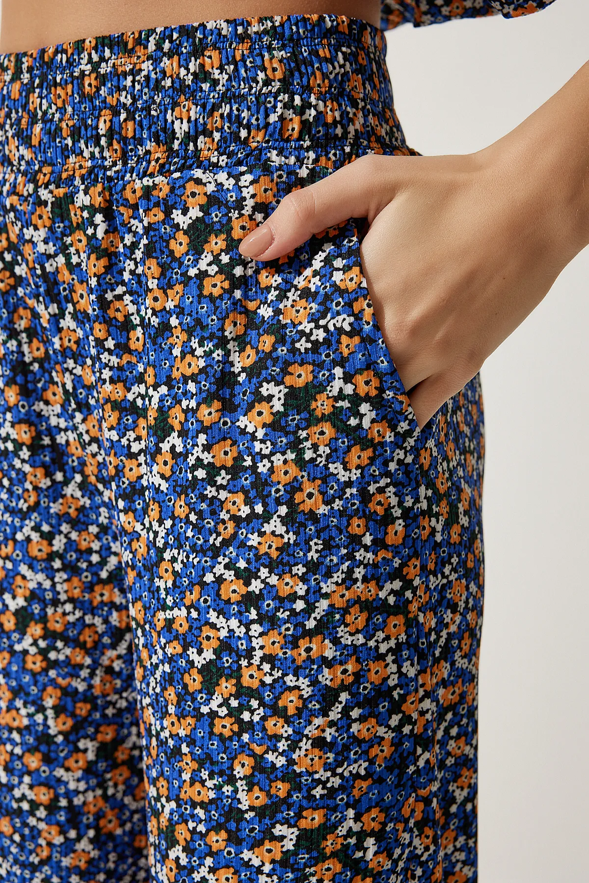 Happiness İstanbul  Blau-orange gemusterte Palazzo-Strickbluse für Damen MC00264