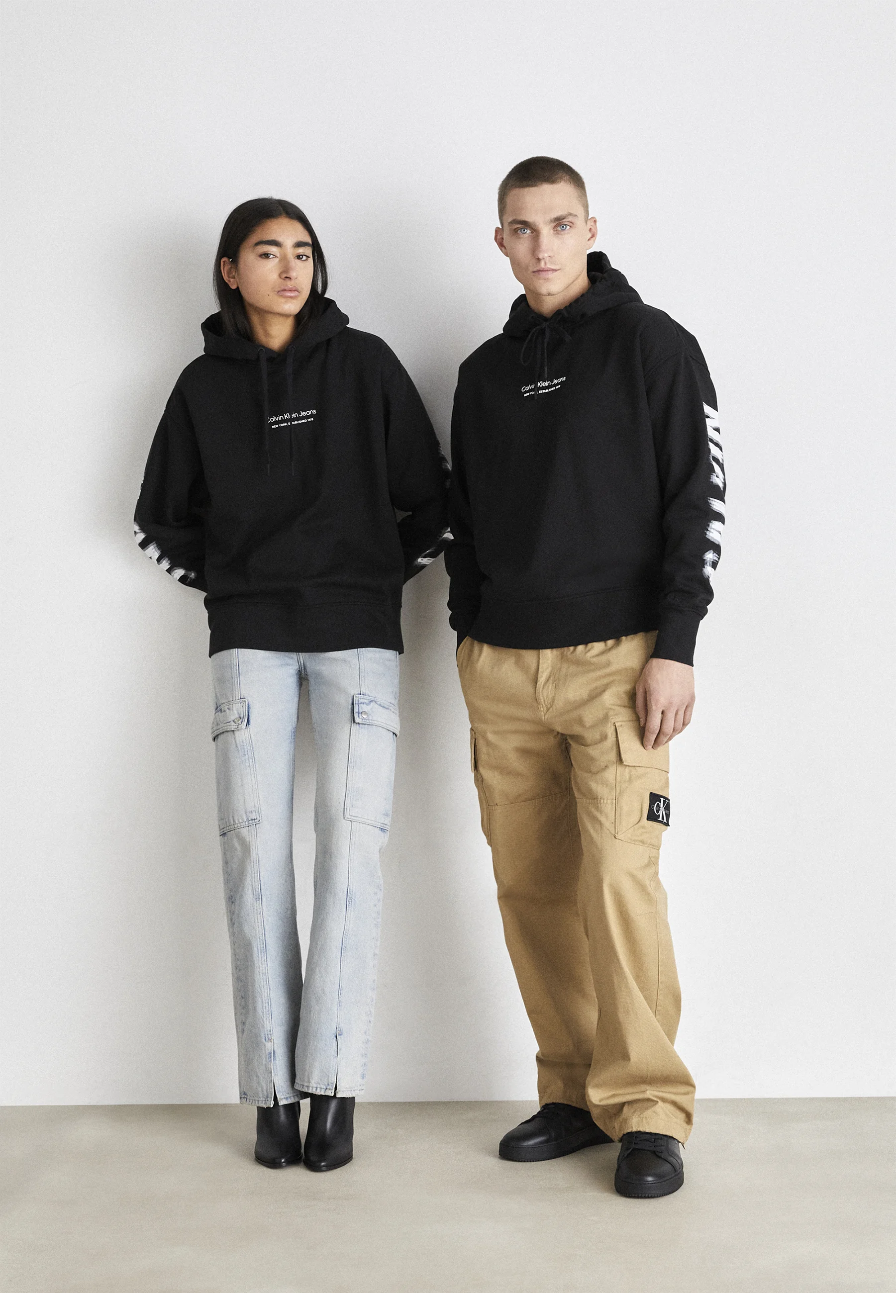 Sudadera con capucha unisex con logo Illusion de Calvin Klein Jeans