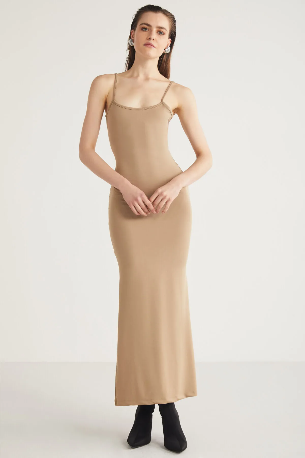 GRIMELANGE  Chasity Damen-Maxikleid aus halbglänzendem Stoff, flexibel, figurbetont, beige