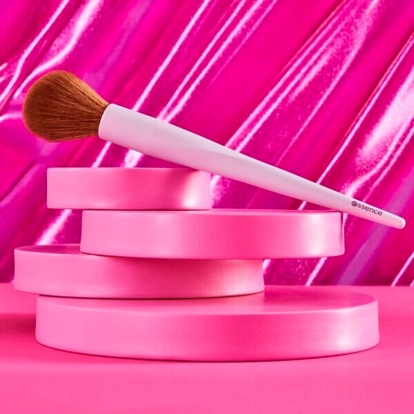 Essence 01 It's Glow Time Blush & Highlighter Brush