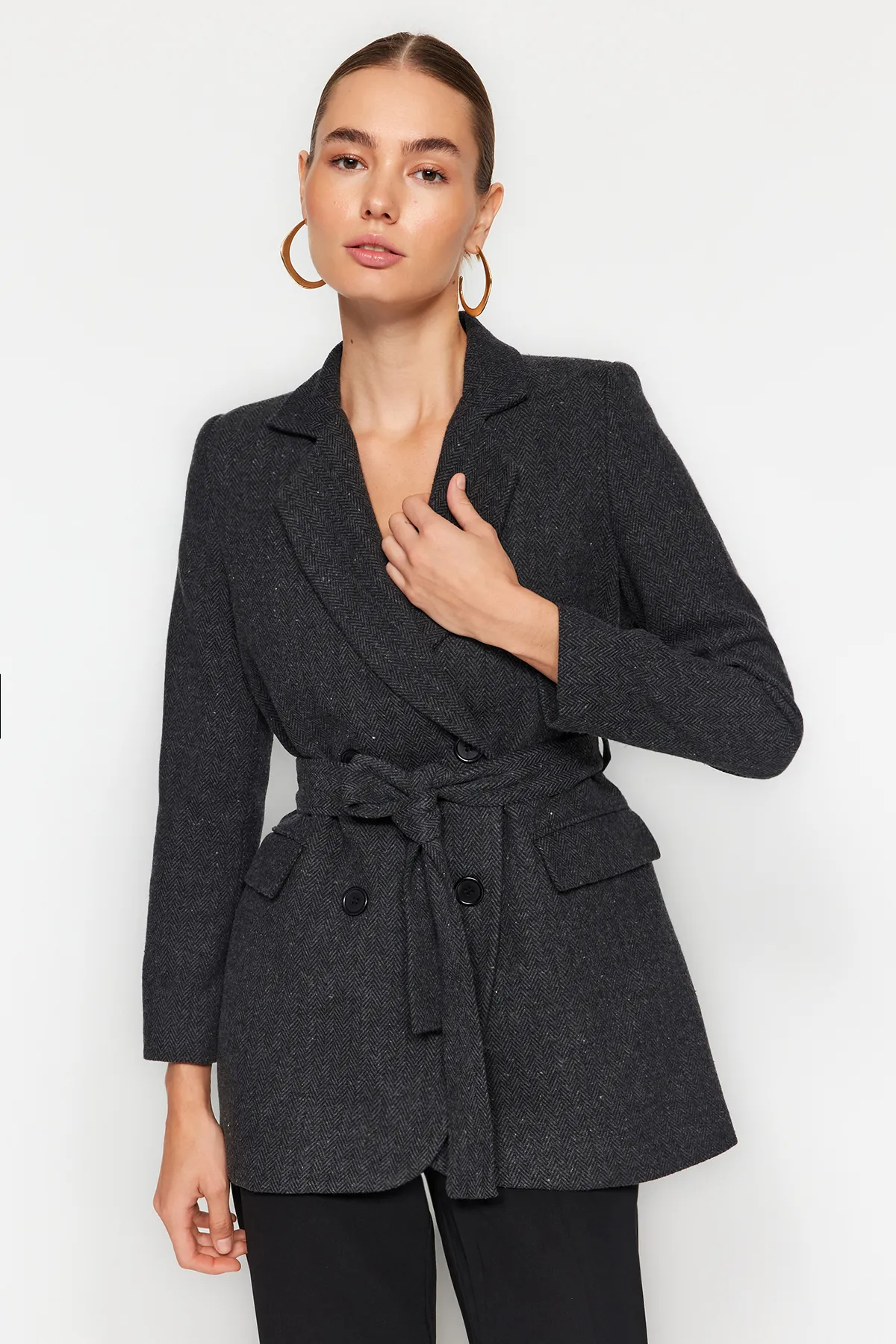 Trendyol Collection  Schwarzer, regulärer, gewebter Blazer mit Krawattendetails TWOAW24BC00017