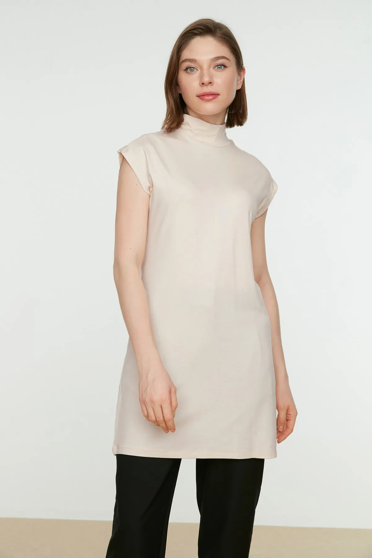 Trendyol Modest  Beige Stehkragen Ärmellose Strick Dessous Tunika TCTSS21TN0249