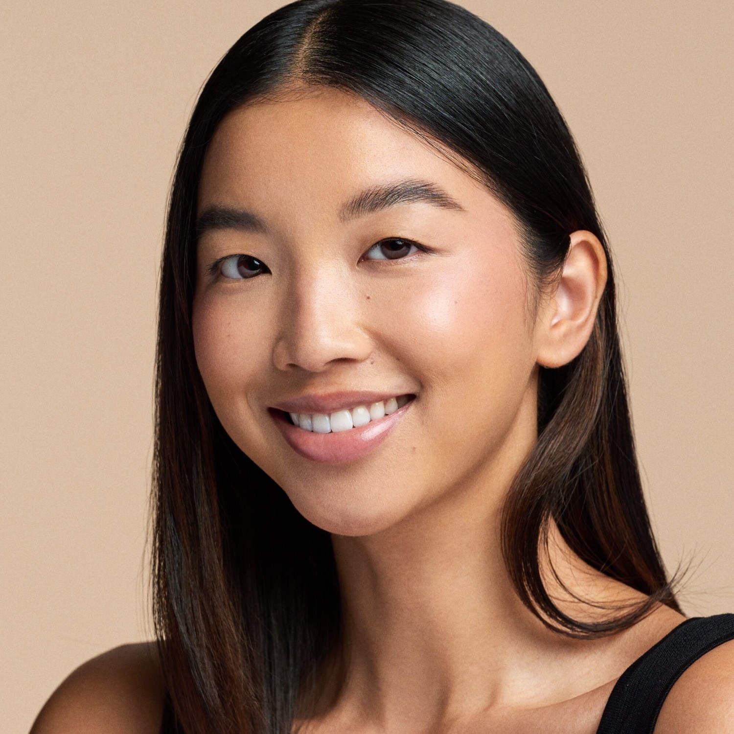 Base de maquillaje en sérum con color Nude Drop de Catrice 065N