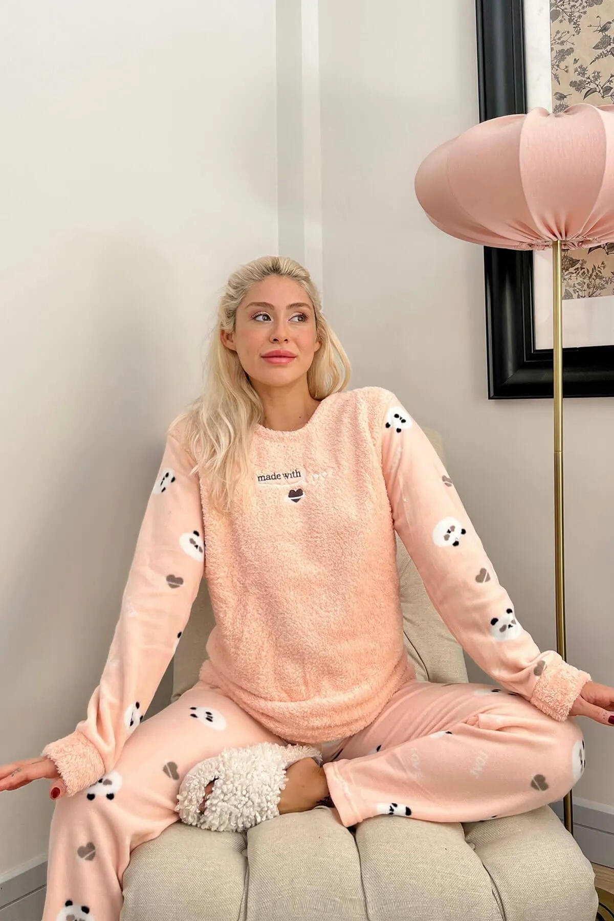 Pijamaevi  Lachs-Herz-Liebe-gemustertes Plüsch-Pyjama-Set für Damen