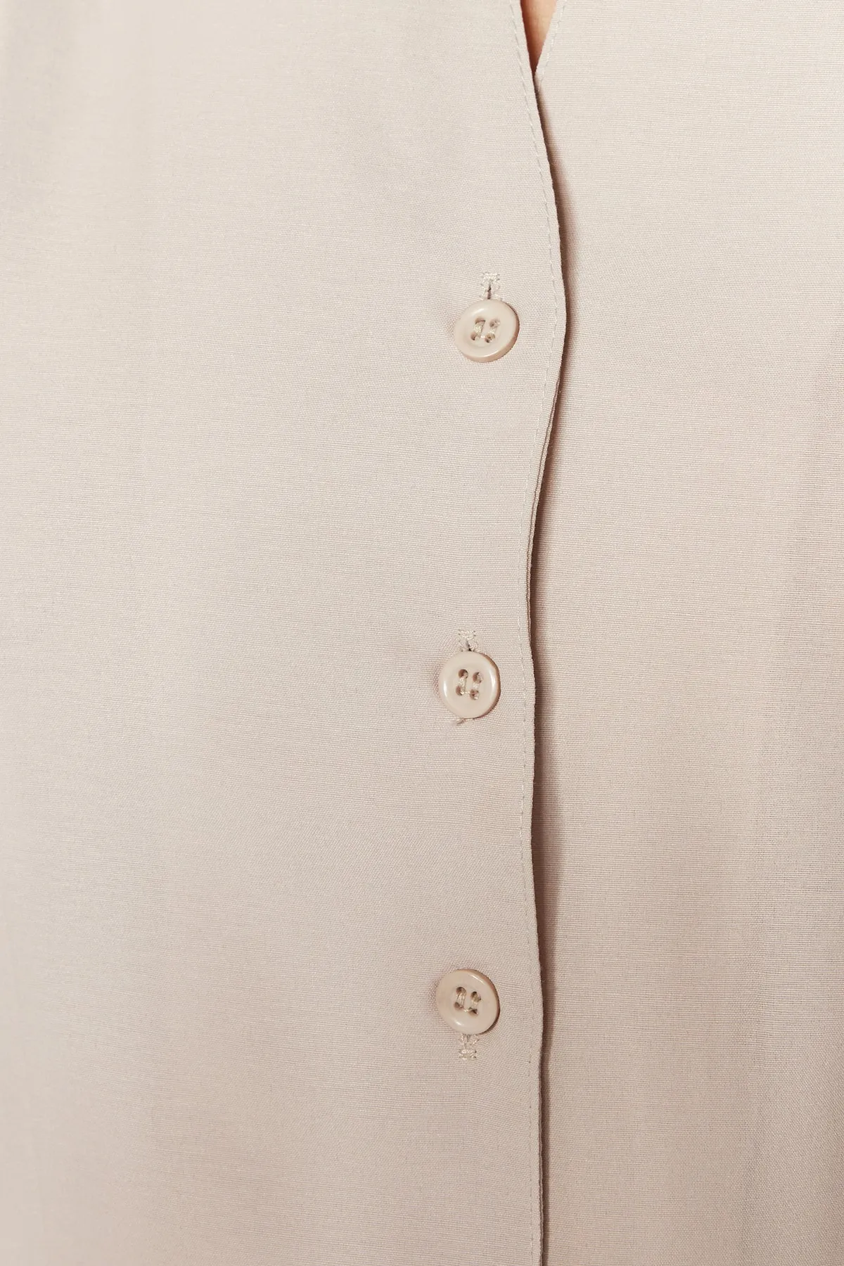 Trendyol Collection  Beiges Hemd aus gewebter Baumwolle mit Spitze TWOSS20GO0044