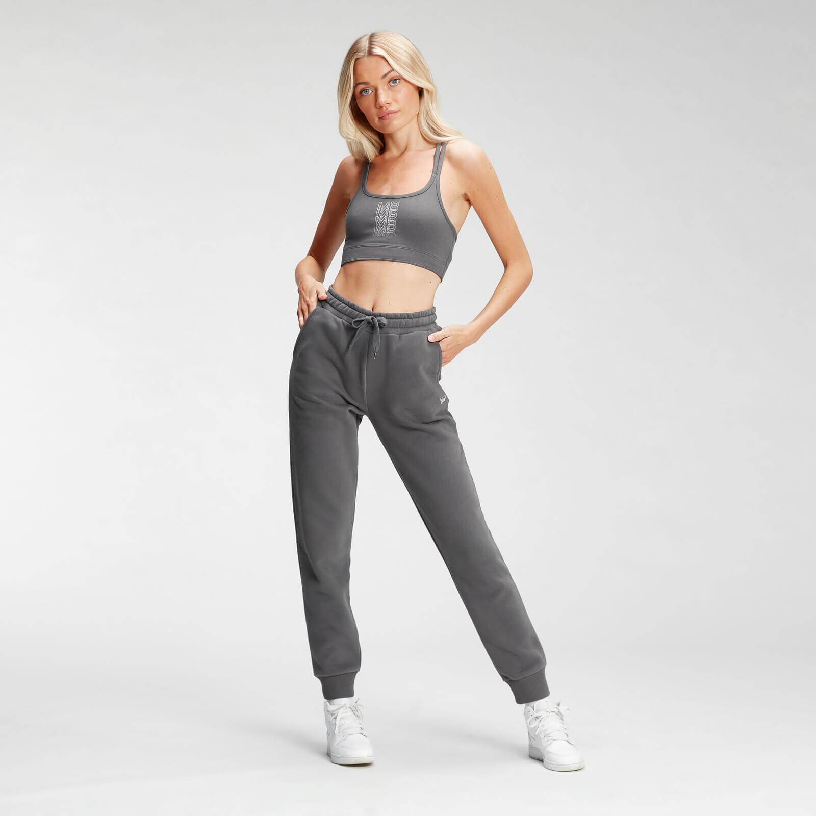 Brassière de sport à imprimé répétitif MP pour femmes – Carbone
