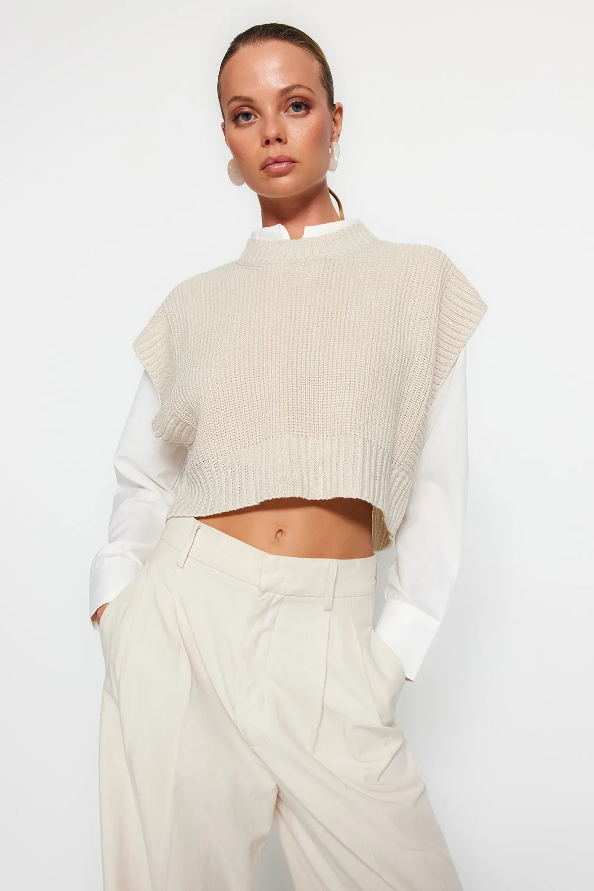 Trendyol Collection  Stone Crop Strickpullover mit Rundhalsausschnitt TWOAW24SV00005