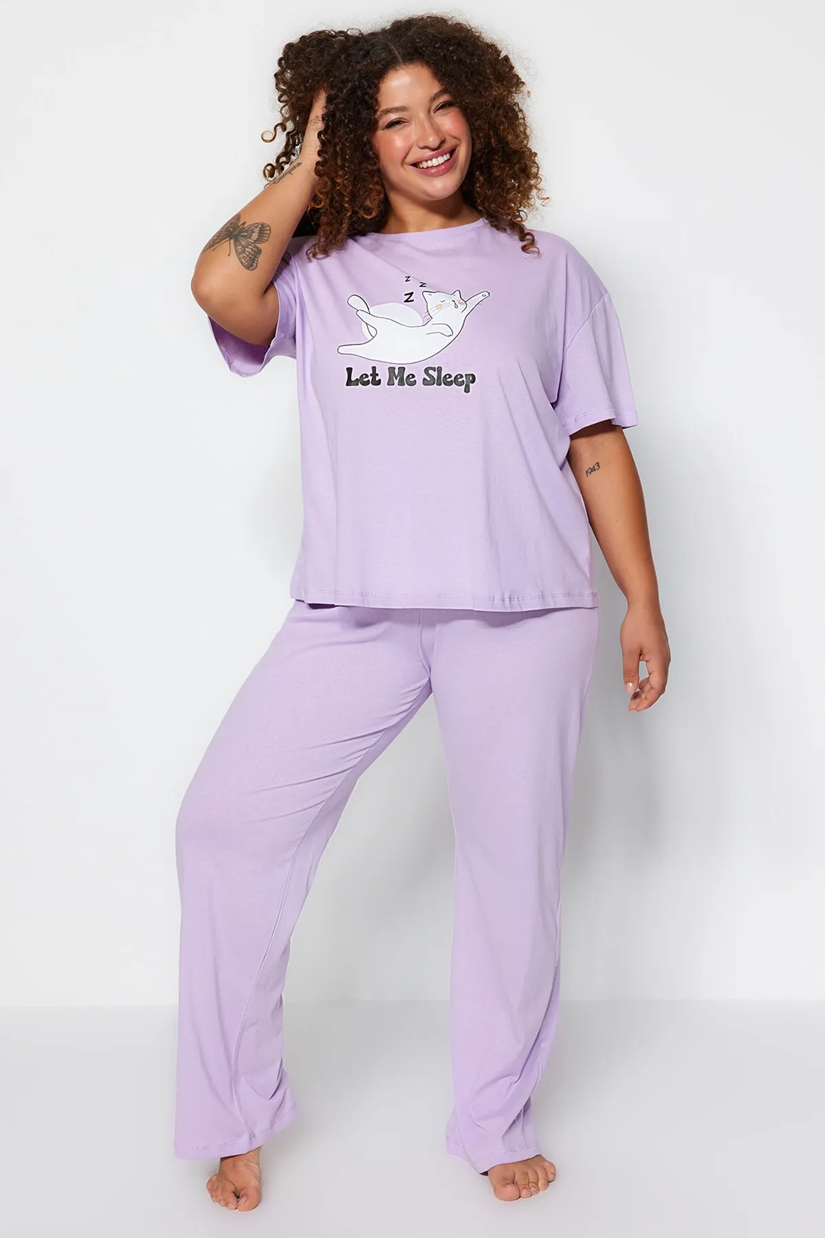 Trendyol Curve  Lila bedrucktes Strickpyjama-Set TBBAW24AI00003