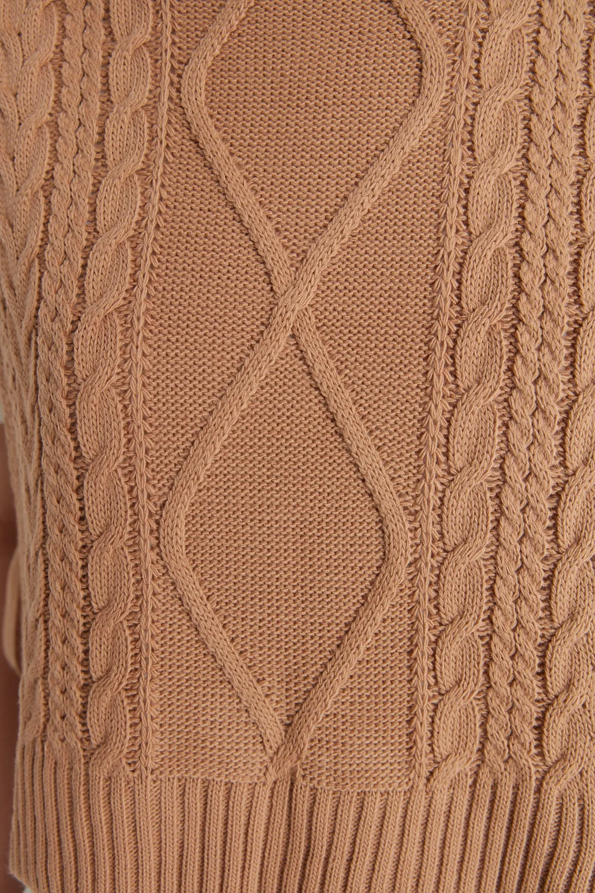 Trendyol Collection  Kurzer Strickpullover in Kamel TWOAW22SV0058