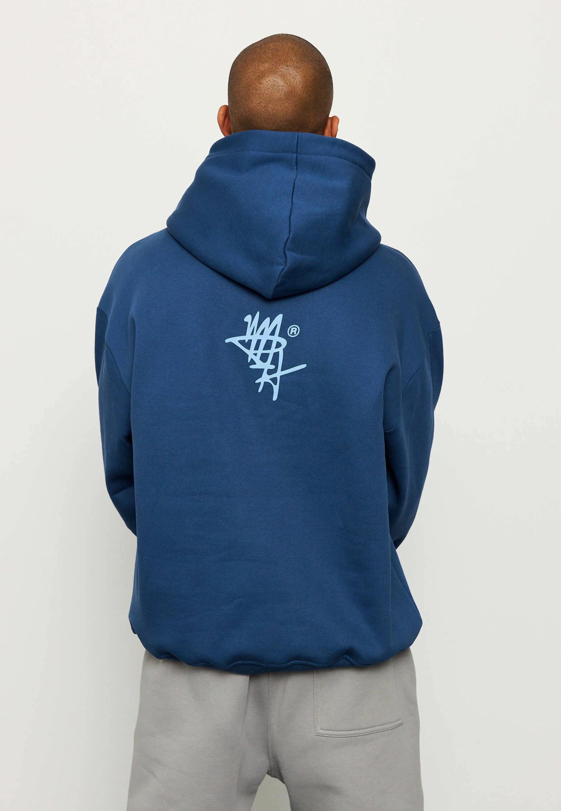 Sudadera con capucha WITNESS de Multiply Apparel