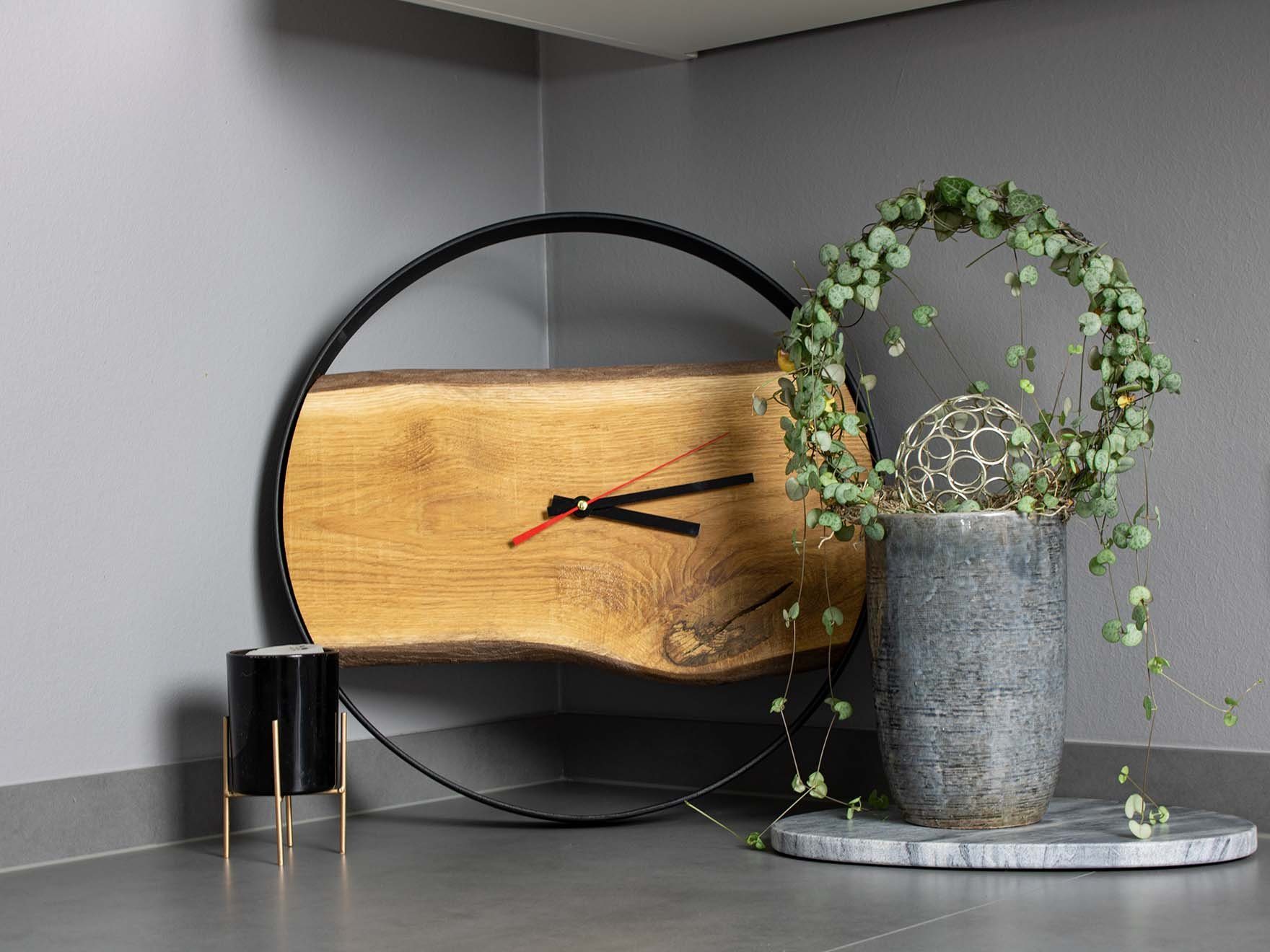 holz4home Wanduhr Wanduhr mit Stahlrahmen aus massiver Eiche Ø 43 cm von holz4home®