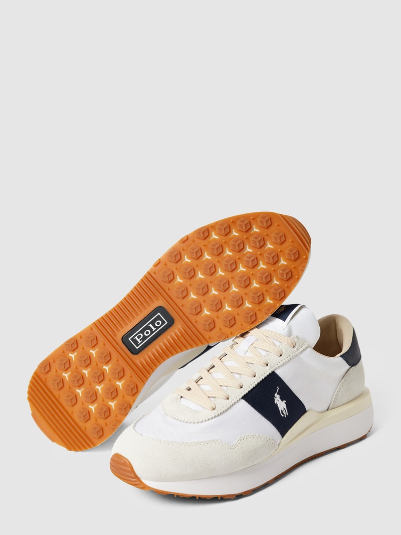 Sneaker mit Label-Details in weiß
